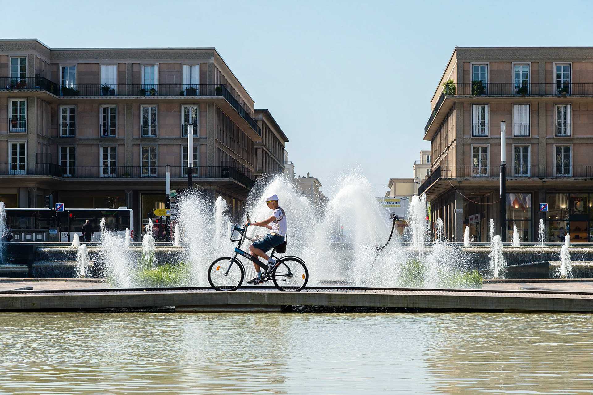 Le Havre centre ville. En grande partie détruit pendant la Seconde Guerre mondiale, le centre-ville a été reconstruit d'après les plans de l'atelier d'Auguste Perret entre 1945 et 1964, il est inscrit au patrimoine mondial de l'UNESCO depuis 2005 / Le Havre city center. Largely destroyed during the Second World War, the city was rebuilt according to the plans of the workshop of Auguste Perret between 1945 and 1964, he was listed as a World Heritage Site by UNESCO since 2005.