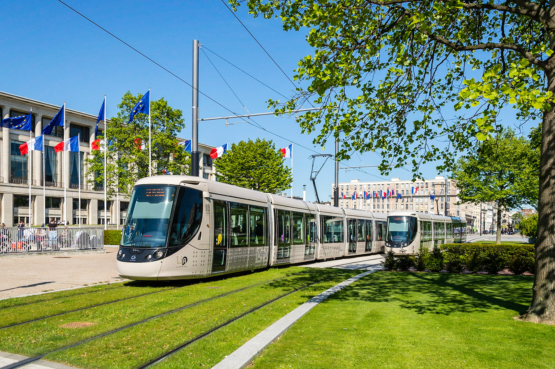 Le Havre. Le tramway, place de l'Hôtel de Ville.