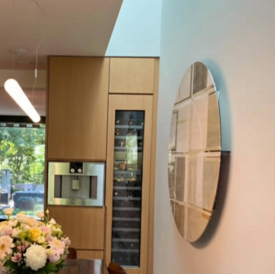 Capturing the "unloaded" state of a search result, where the physical presence of the Perspex replaces the missing digital data.