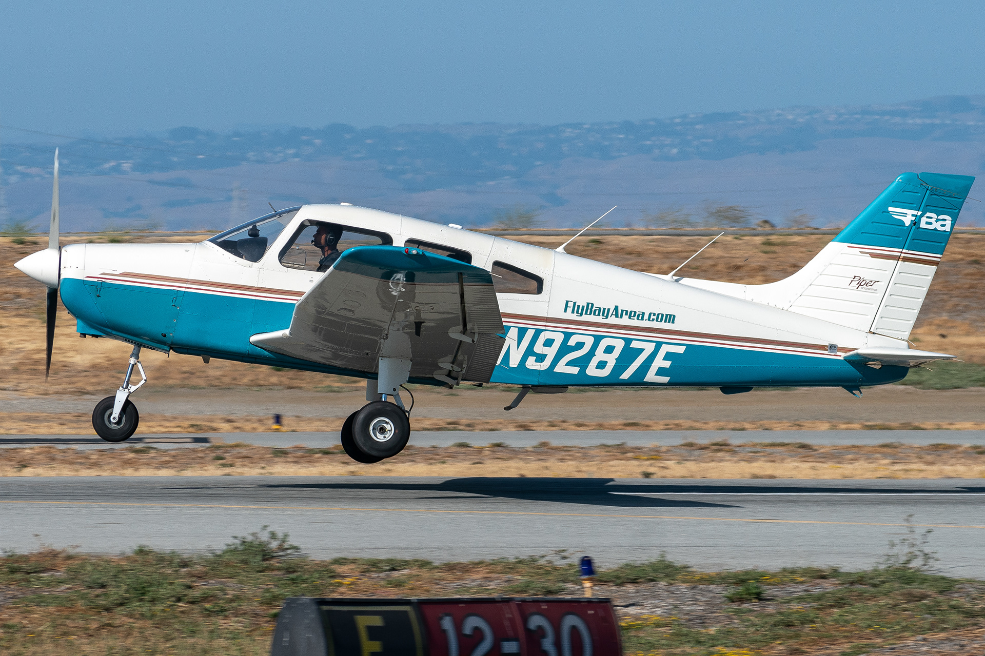 N9287E races down runway 30