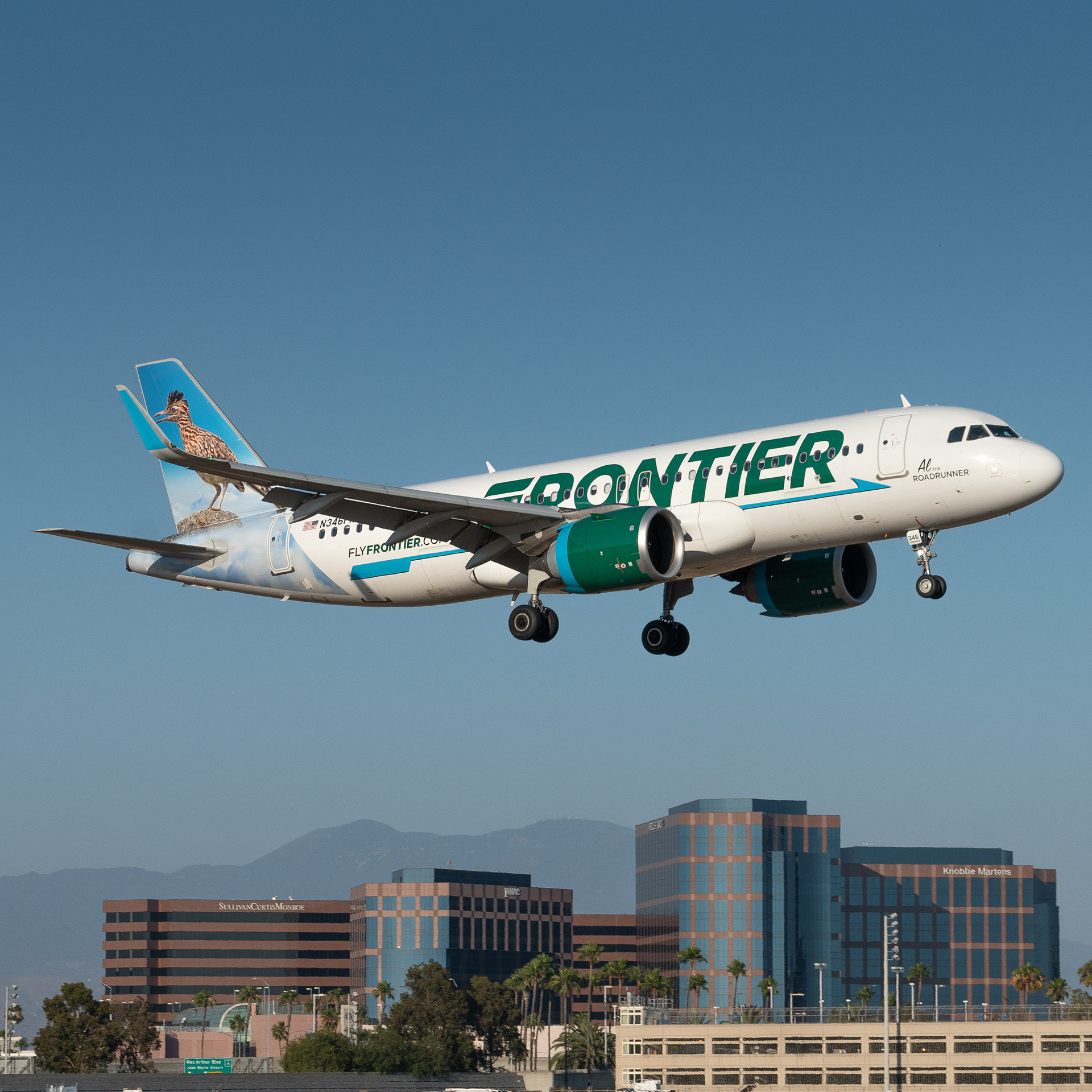 Frontier Airlines Airbus A320-251N on final in Santa Ana