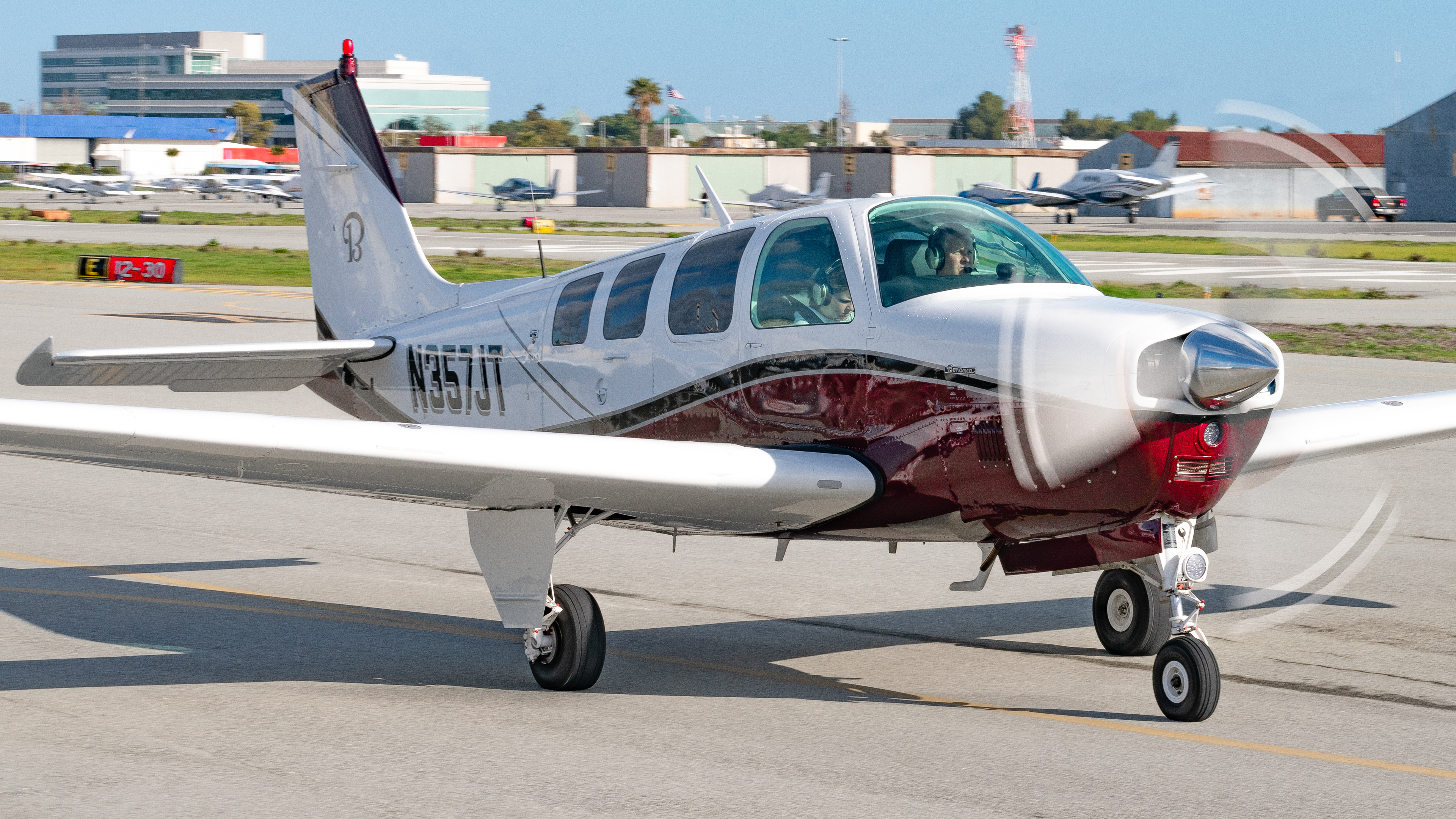 N357JT taxis on kilo