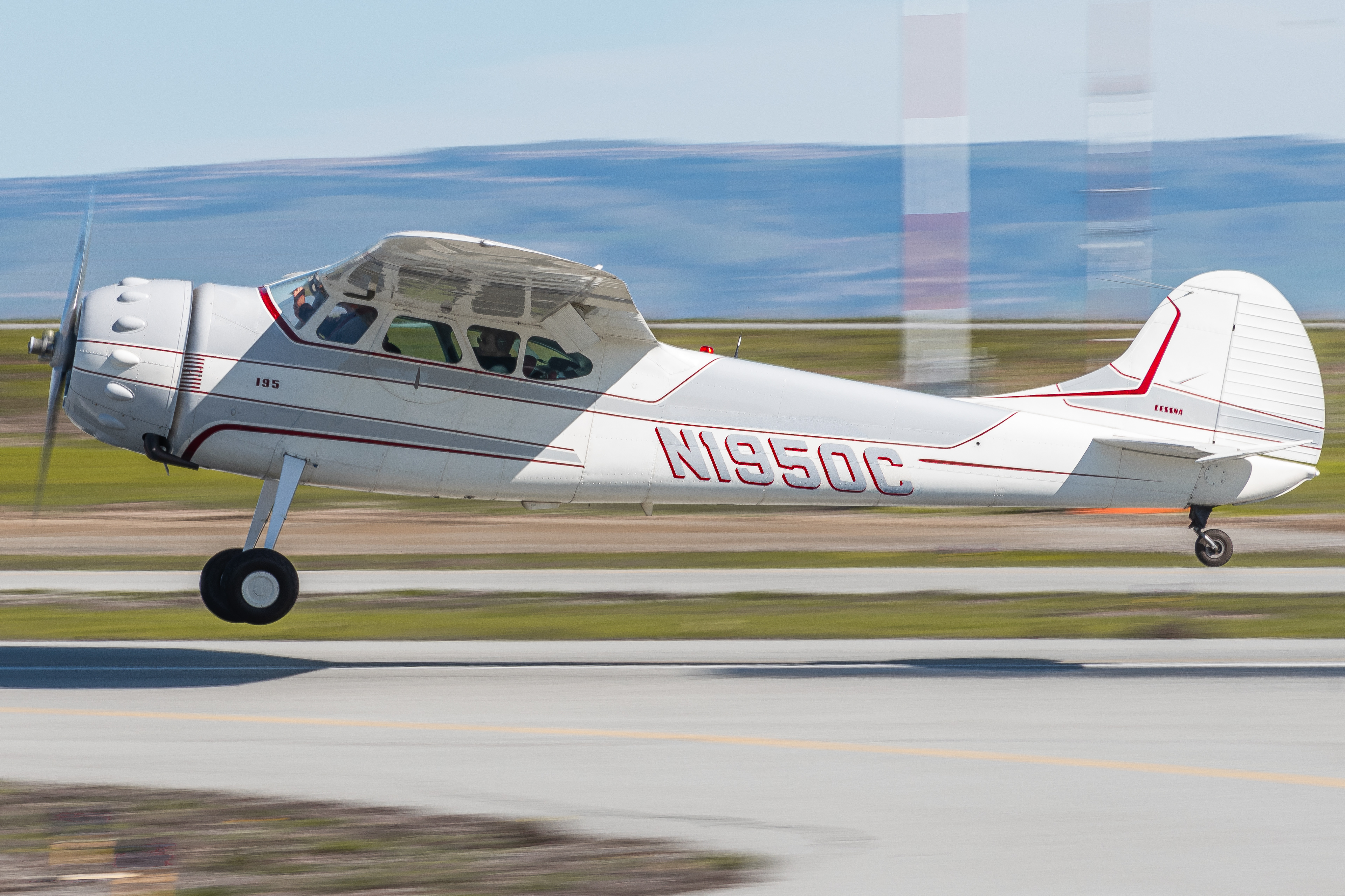 N1950C races down runway 30