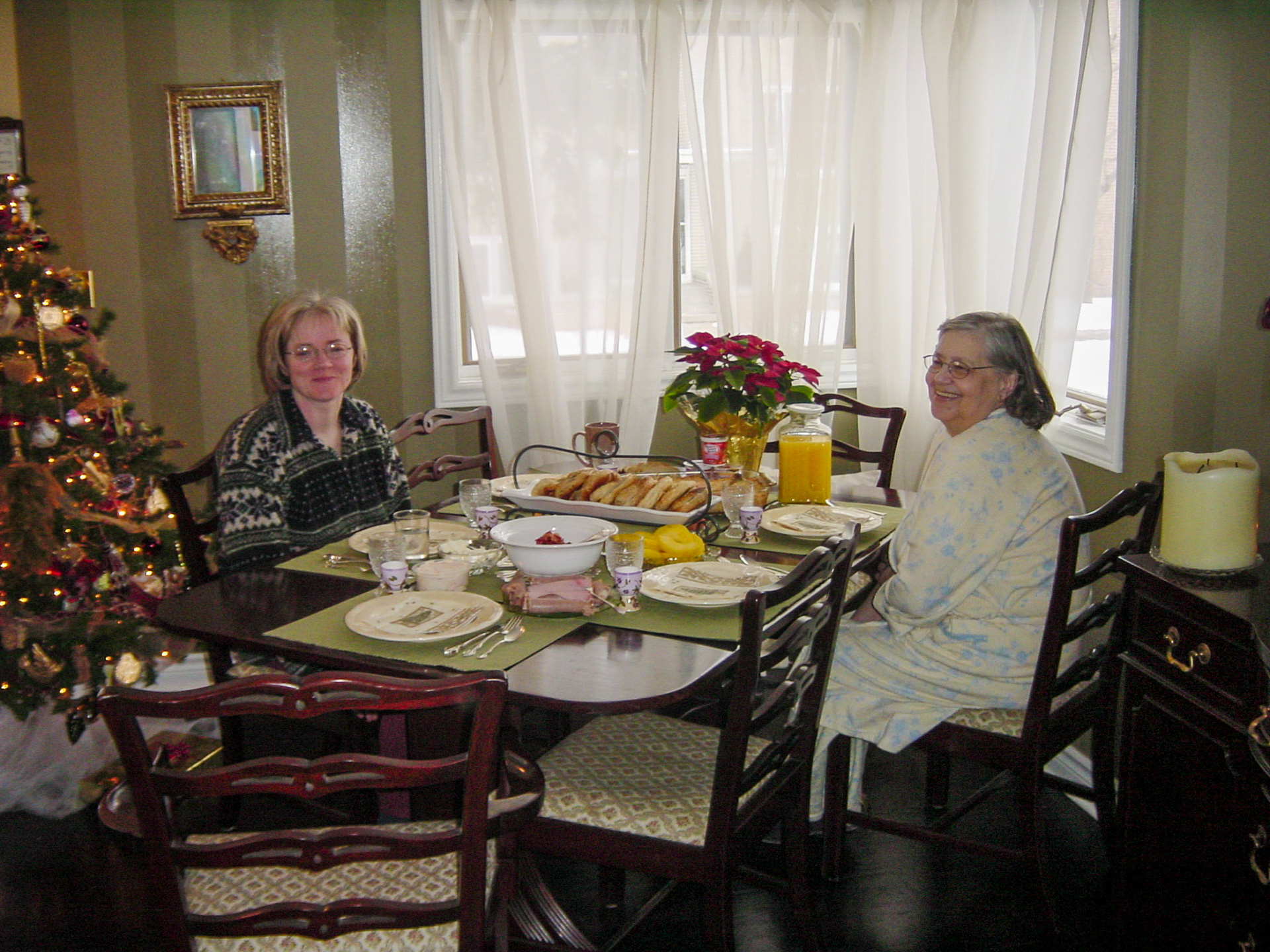 Dec 25, 2002: Ottawa, ON. Paula Rosson (spouse of Brian) and Kathleen [Shewchuk] Huculak. Photo credit: Brian M Huculak