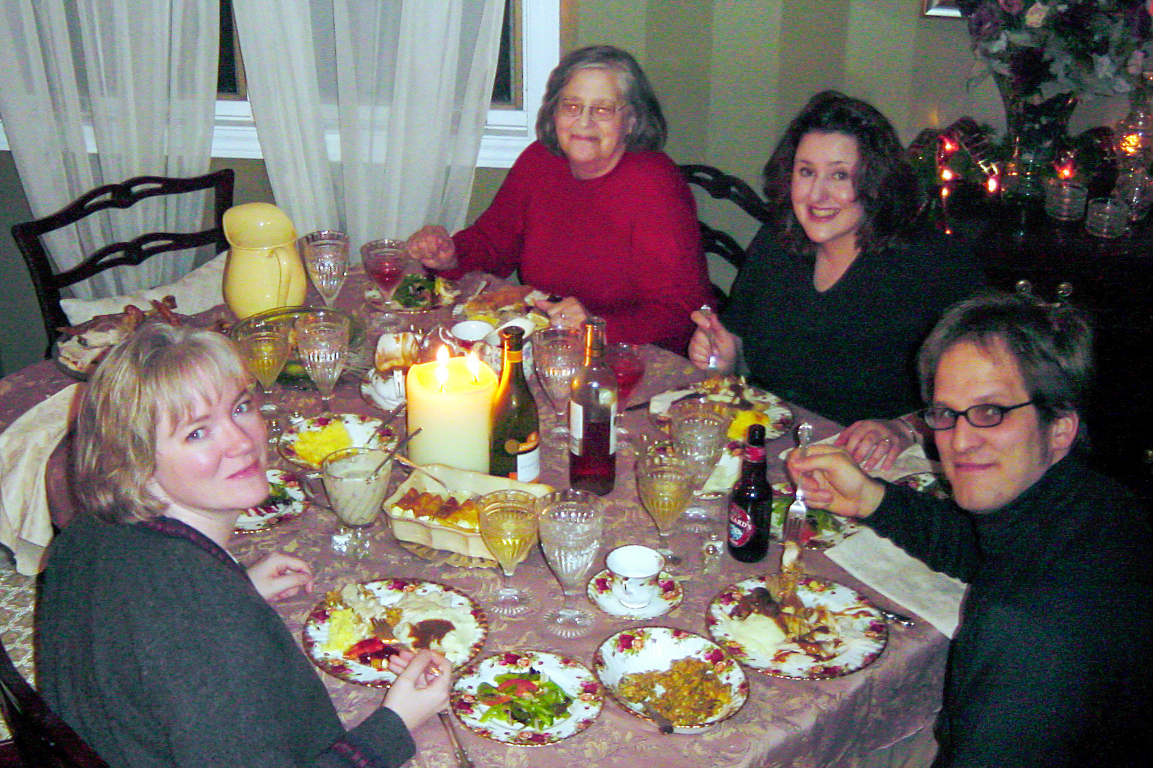 31 Dec 2002: Ottawa, Ontario. Clockwise from lower left: Paula Rosson (spouse of Brian) - Kathleen [Shewchuk] Huculak - Sherri [Huculak] Macki - David Macki. Photo credit: Brian M Huculak