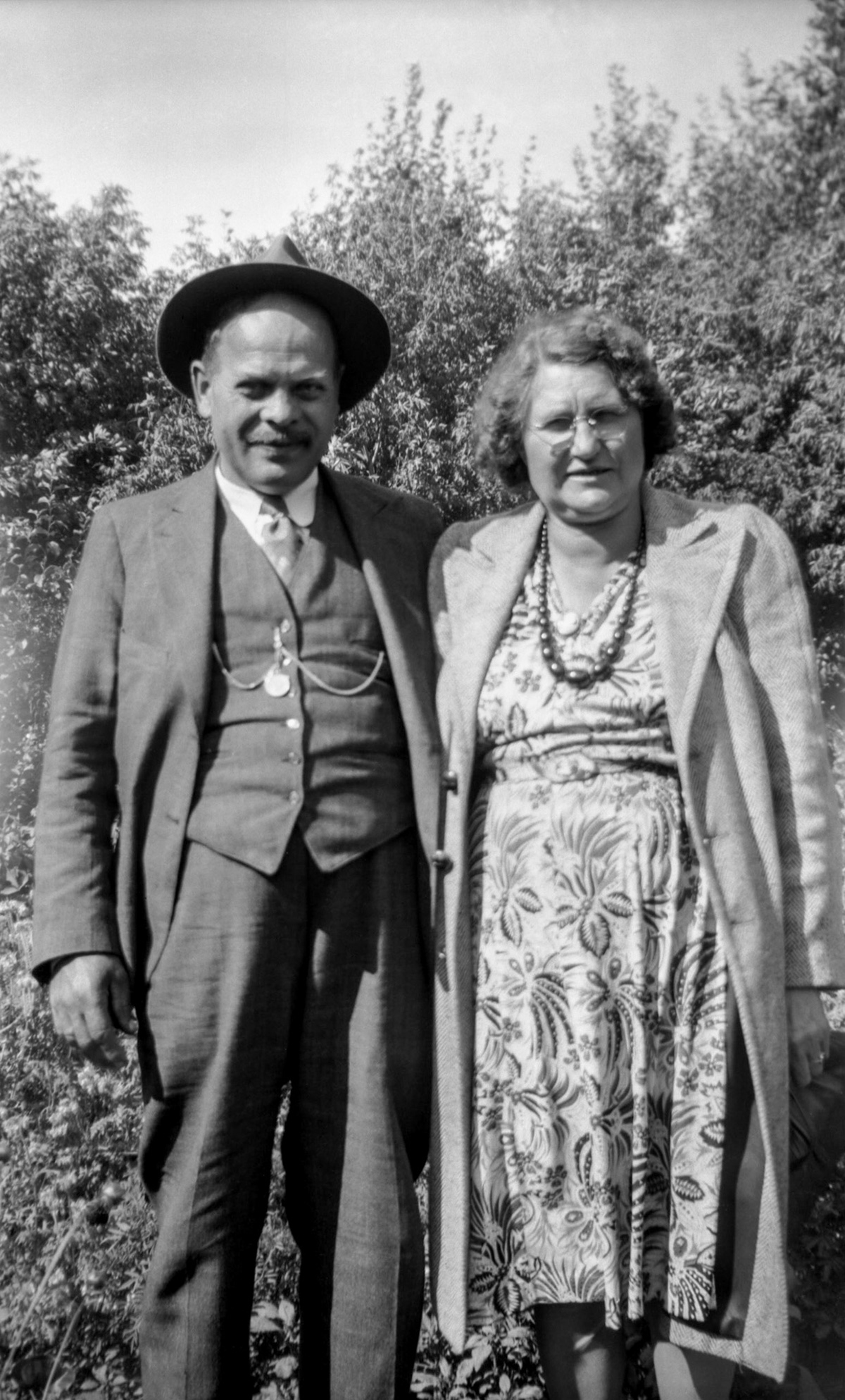 Circa 1940: Karl Lackavesky (Lackey) &amp; Wife Frosina (Rose  Kureluk) Lackey [ID958]. Rose is the niece to Anastasia (Fedorak) Shewchuk.