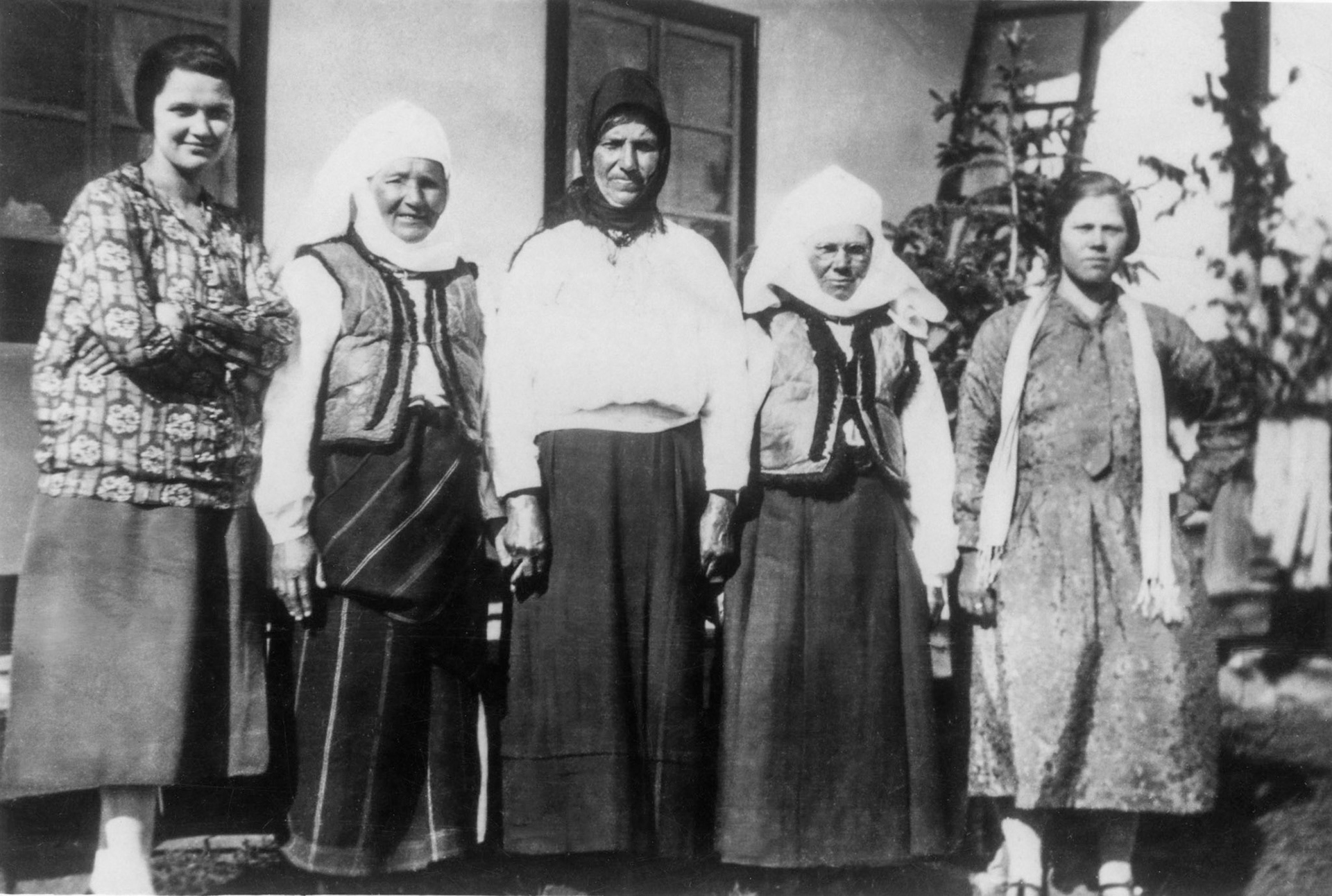 Circa 1927 • Left to right: Dora (Evdokia) [Bidniak] Shewchuk (spouse of Nick Shewchuk) - Anastasia [Fedorak] Shewchuk (69)- Mrs Bidniak (mother of Dora [Bidniak] Shewchuk) - Katrina [Balonko] Huculak (mother of Christina [Huculak] Shewchuk) - Christina [Huculak] Shewchuk (24)