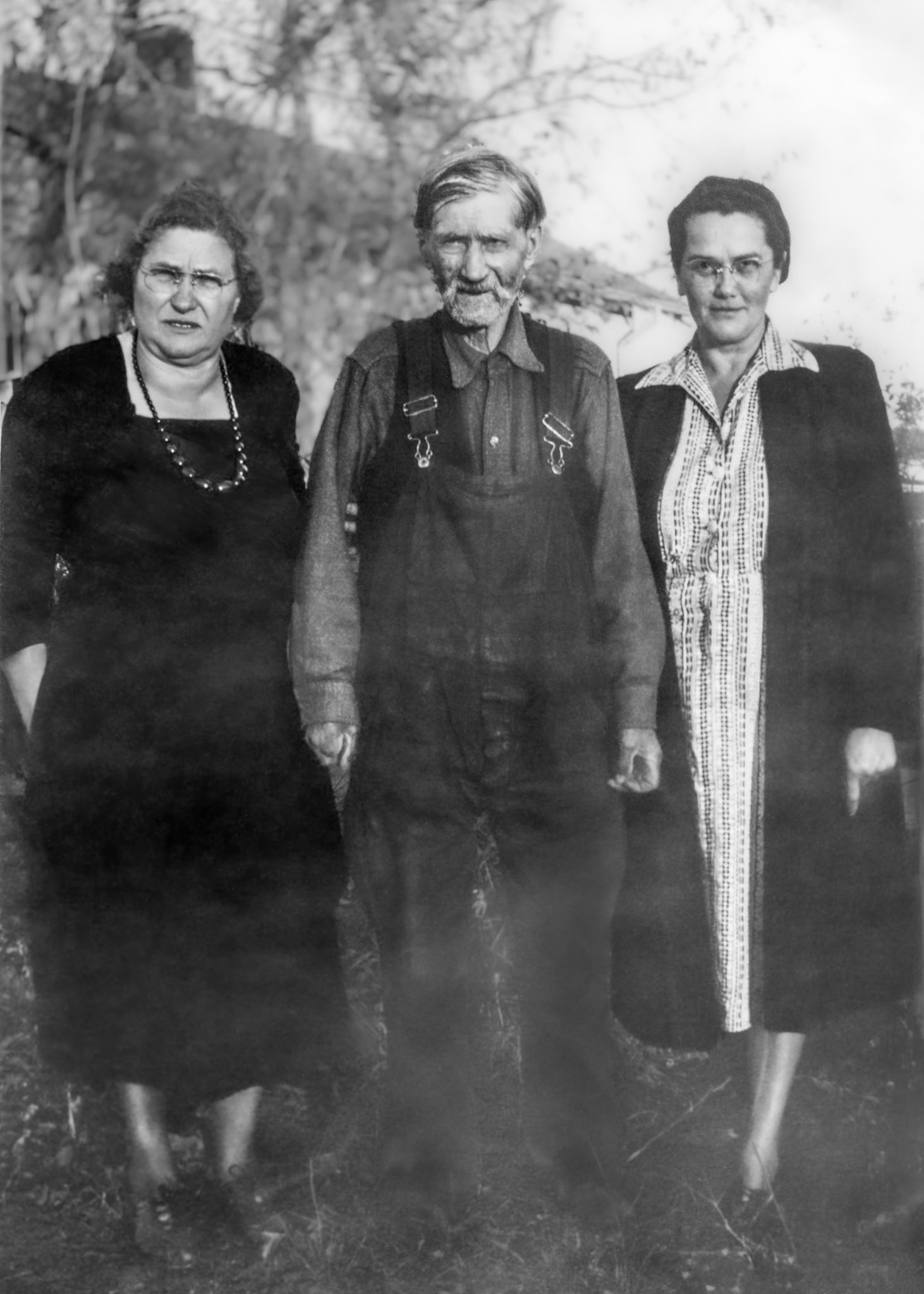 Circa 1937 •  L to R: Rose [Kureluk] Lackey (46), spouse of Karl Lackavesky (Lackey) - Dora [Bidniak] Shewchuk (30), spouse of Nick Shewchuk - Evan Fedorak (76), spouse of Dora Fediuk