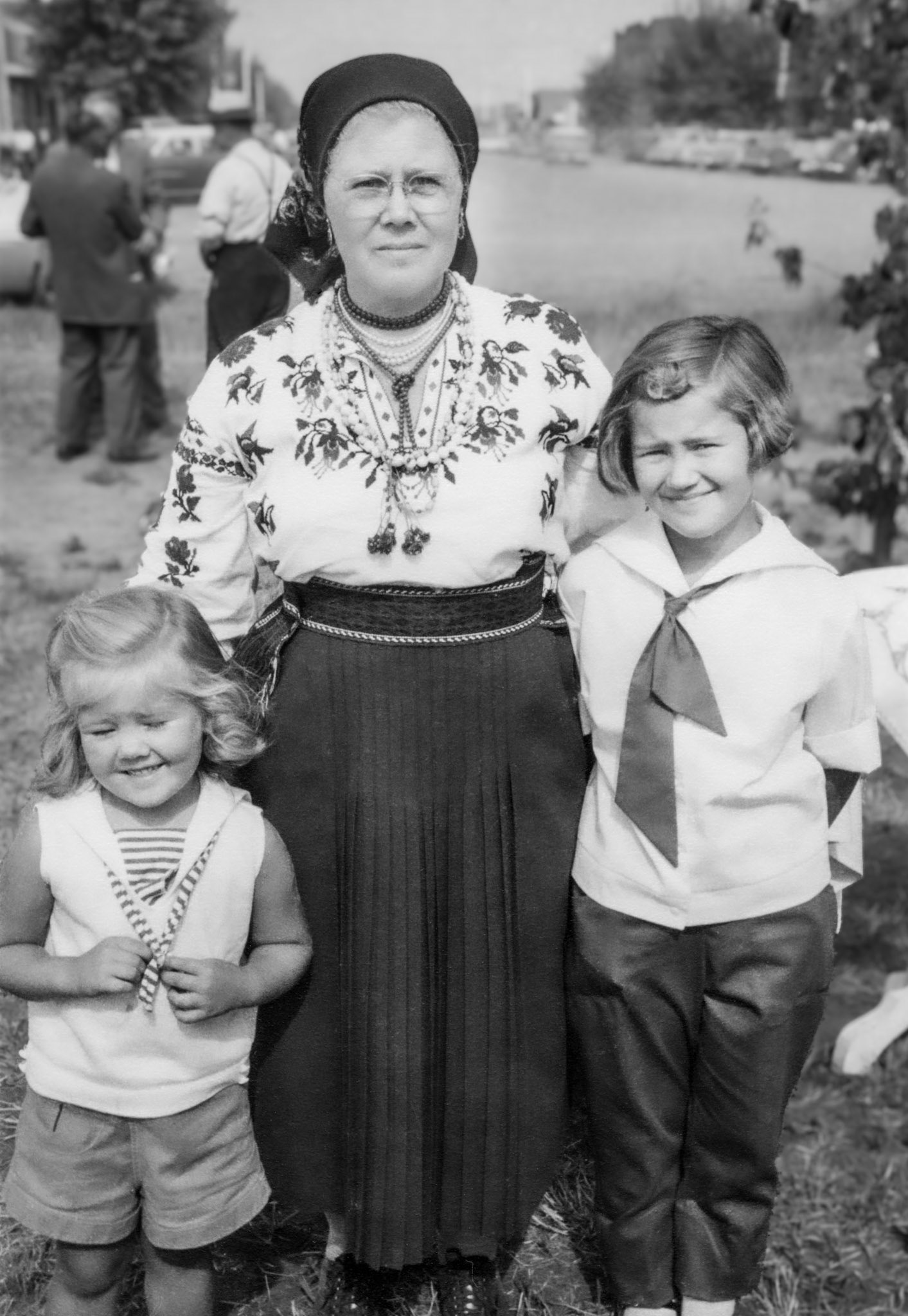 1958 •  L to R: Anita Shewchuk (4) - Christina [Huculak] Shewchuk (55) - Pat Megley (9), Willingdon, AB. Photo courtsey of Pat [Megley] Rowland. Restoration Brian M Huculak