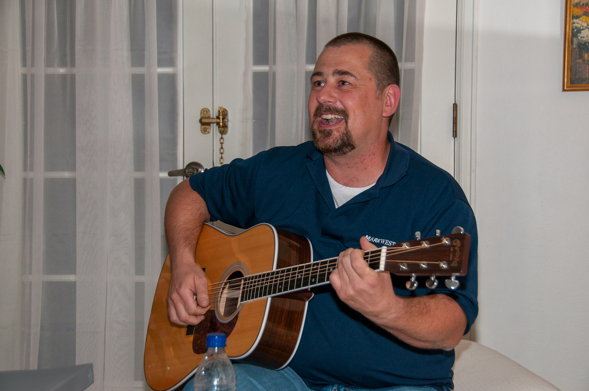 31 July 2009: House concert at Dan and Linda Ludwin, Denver Colorado. Brian Huculak taking a turn as Dan Ludwin, John Kearnes, take a break. Photo credit: Paula Rosson