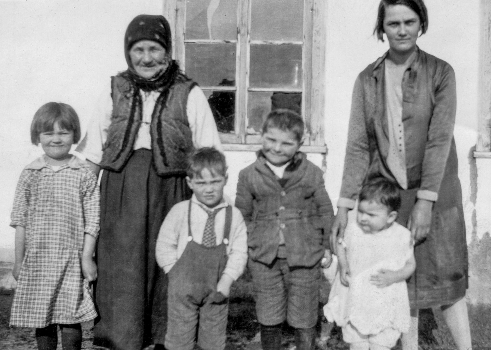 Circa 1928 • L to R: Nettie Shewchuk (6) - Anastasia [Fedorak] Shewchuk (69) - Steve Shewchuk (3) - John ? - Mary ? (infant) - Dora (Evdokia) [Bidniak] Shewchuk (spouse of Nick Shewchuk)