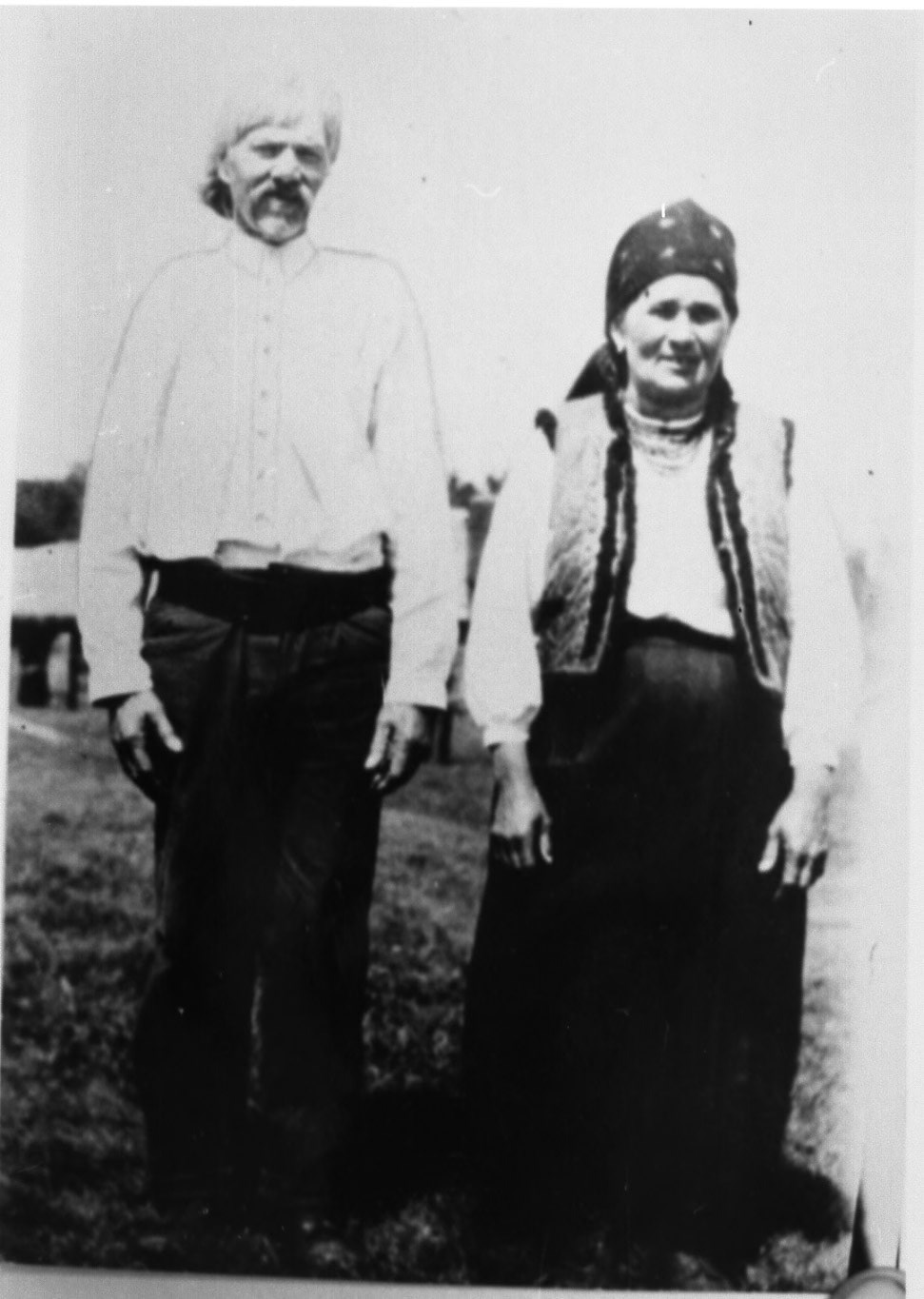 Circa 1925 • Stefan Shewchuk and Anastasia [Fedorak] Shewchuk. Arrived in Canada 18 May 1900 from Borivsti, Bukovina, Ukraine. Homestead near Willingdon, AB. Manual image restoration by Gerry Tatarin.