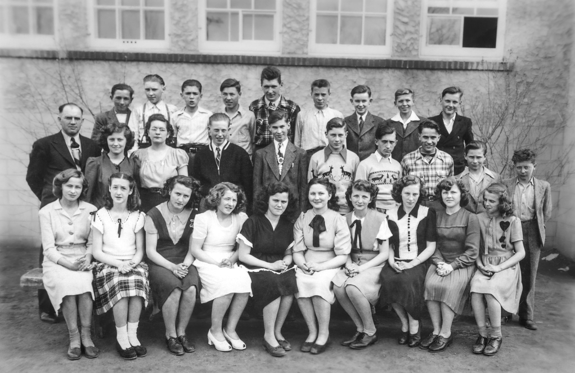 FRONT (image 1 of 2) Class of 1947-48 •  Willingdon School grades 7 and 8. Middle row - first on left side - Kathleen Shewchuk (14).