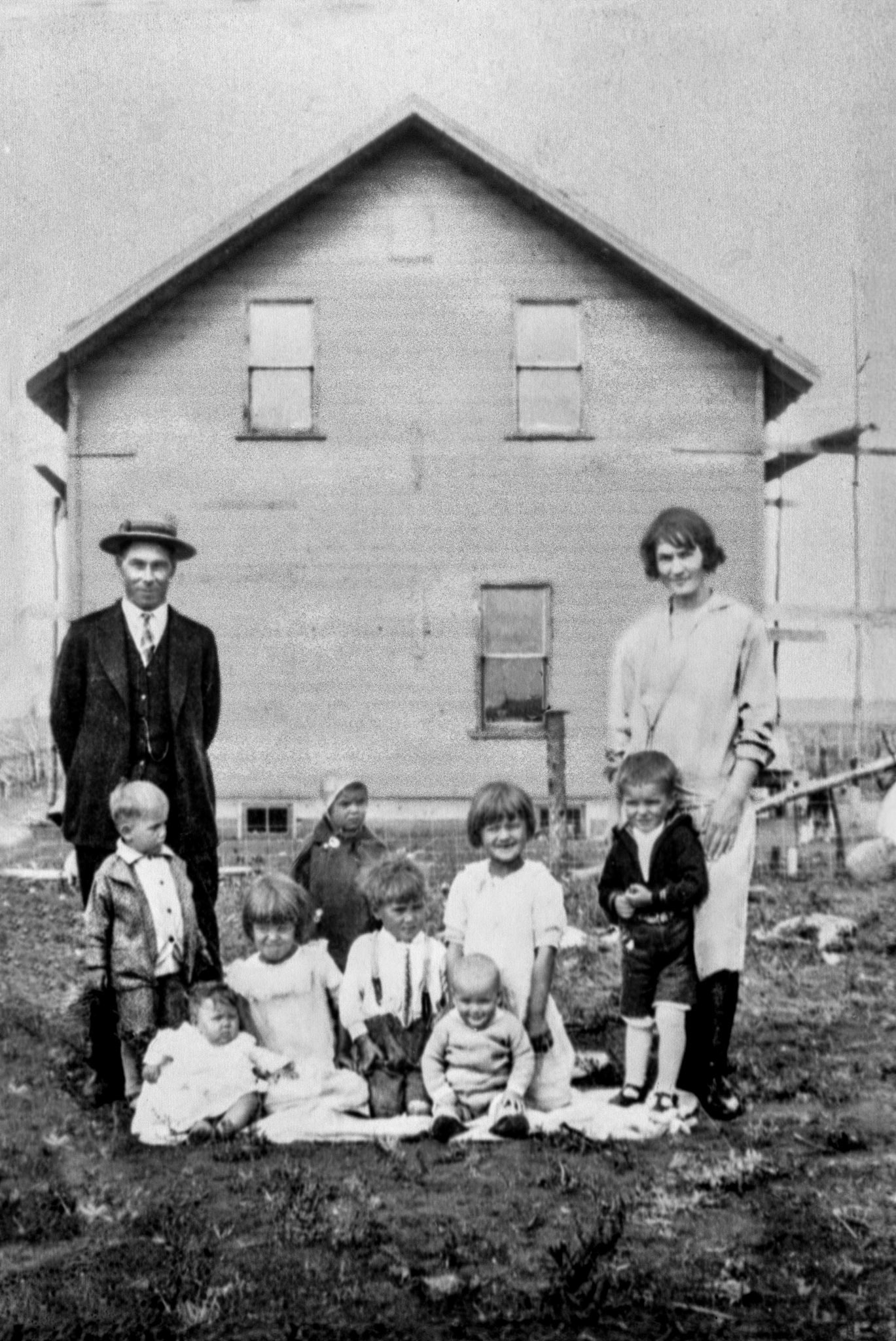 Circa 1929: Shewchuk’s on Mike Shewchuk farm north of WIlingdon, Alberta. Unknown adults. Unknown Children.