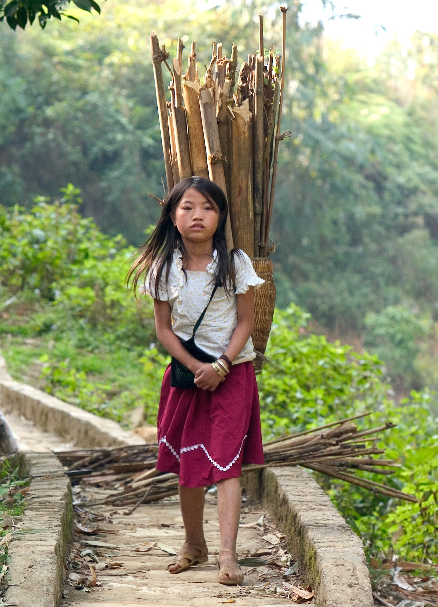 Young working girl - Vietnam