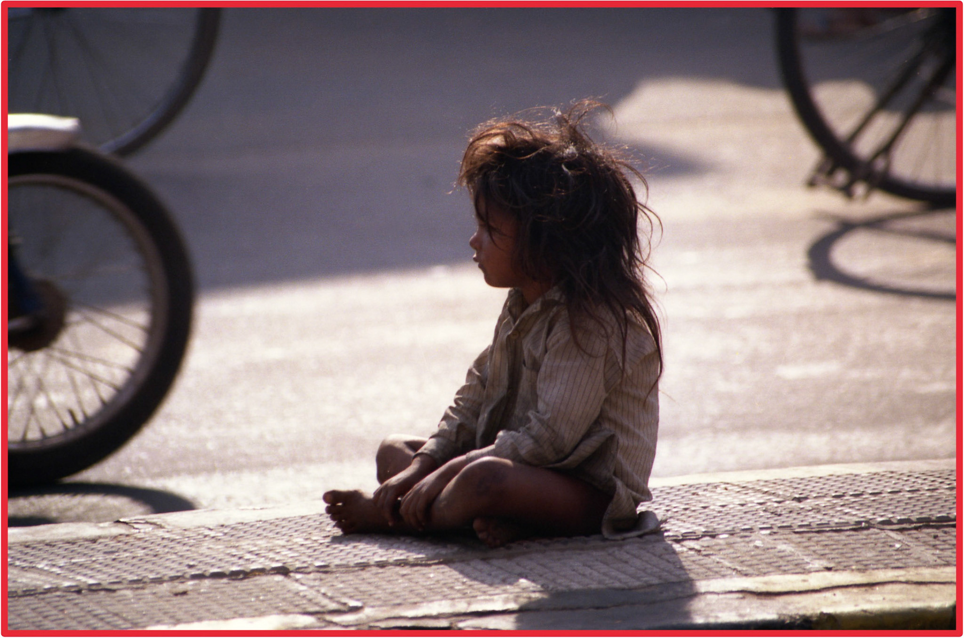 Lost Indian beggar girl