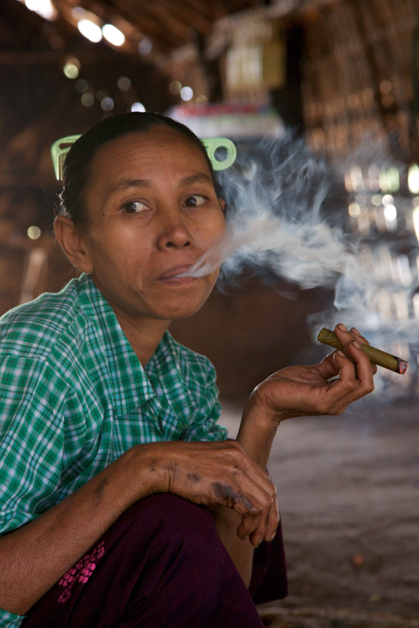 Woman smoking cigar - Myanmar
