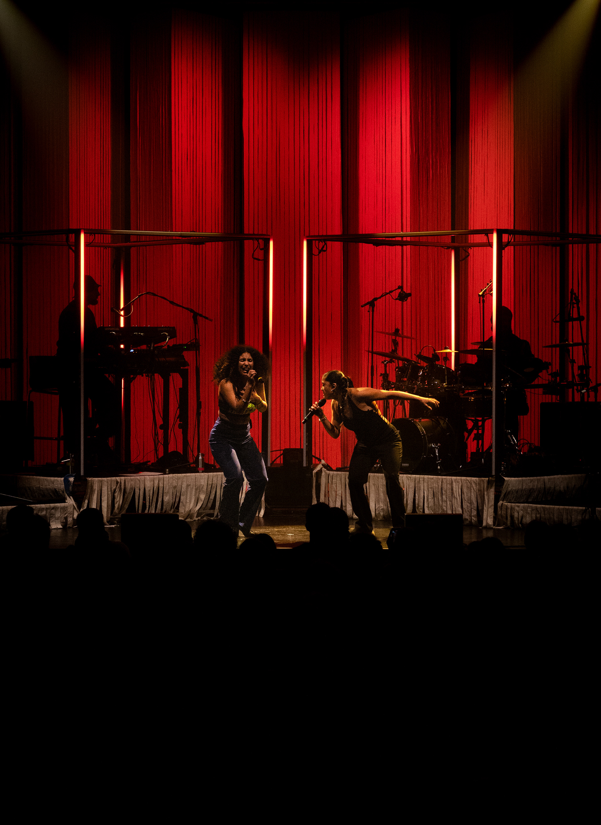 Ibeyi at the Rocher de Palmer © Célia Lorin