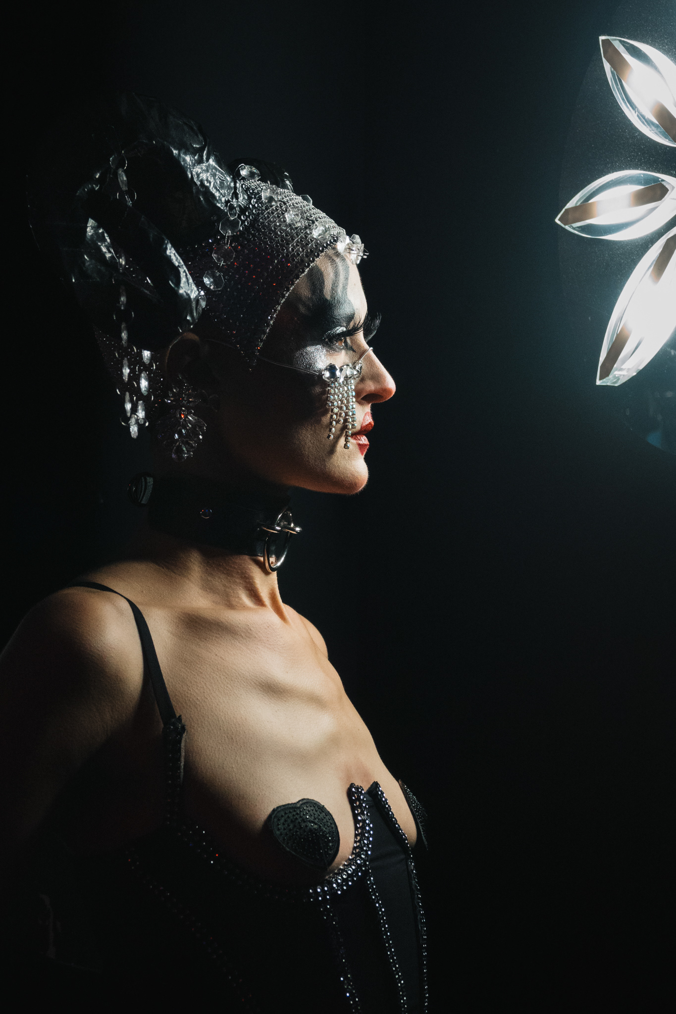 Shooting of Nicky Doll's video clip, Fashion Freak Sohier Remix, model: Bergamote lips © Célia Lorin