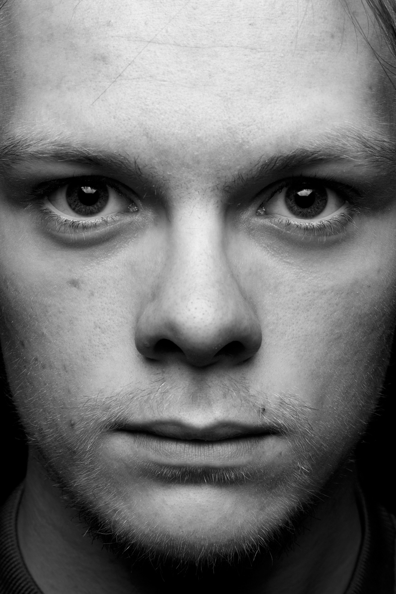 I WISH I chose this image. The catchlight is very well balanced, it’s subtle and only noticeable if you engage yourself but it dominates the image.