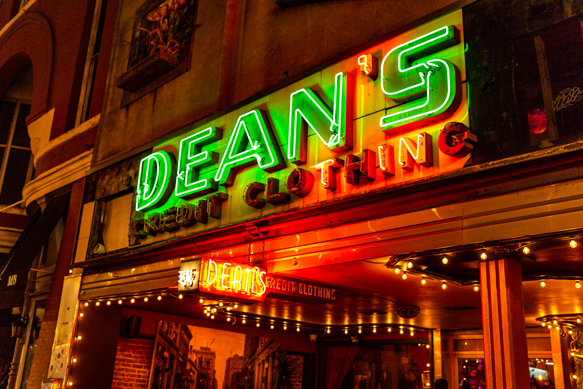 Dean's Discount Clothing
