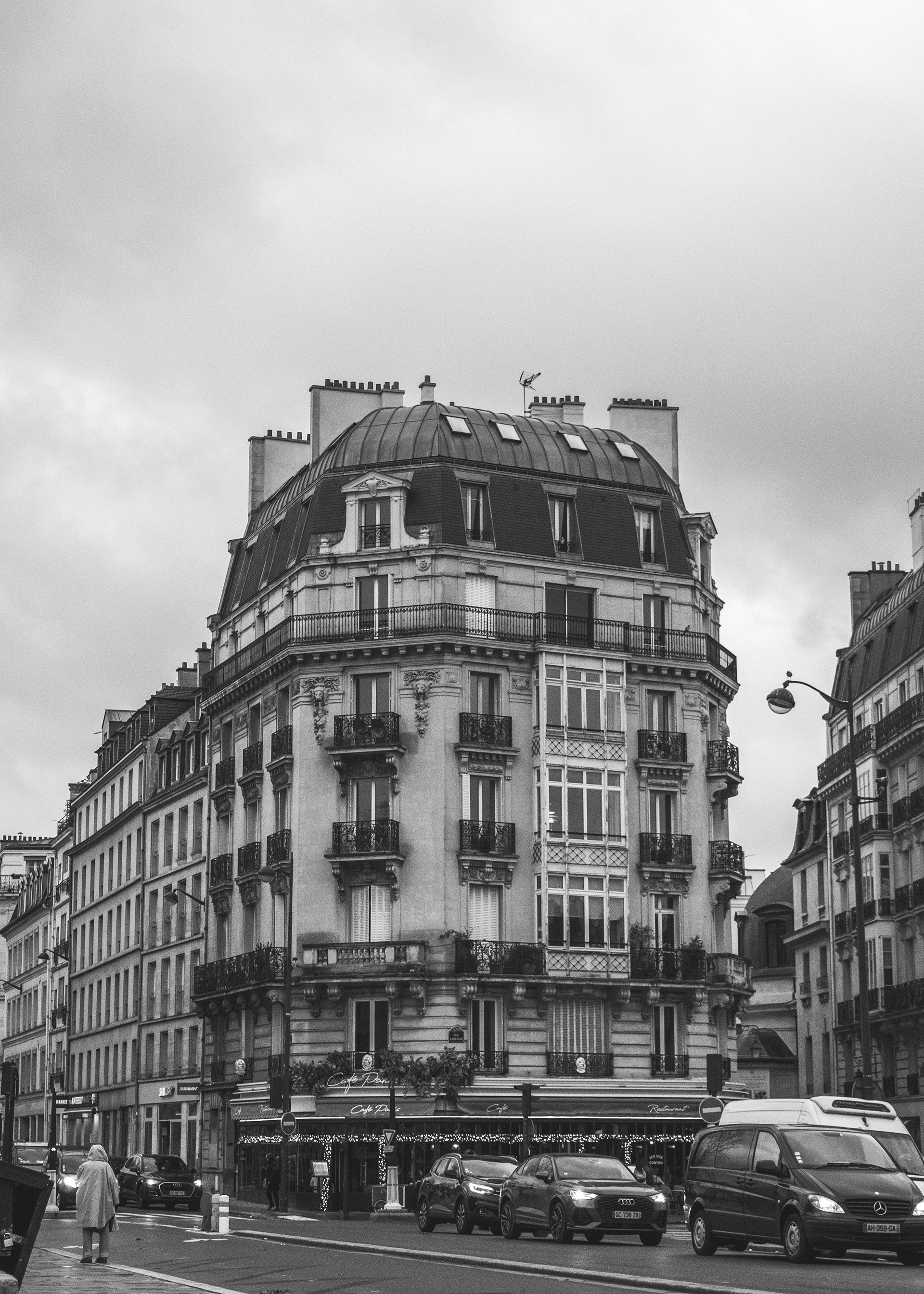 B&W Paris Cafe