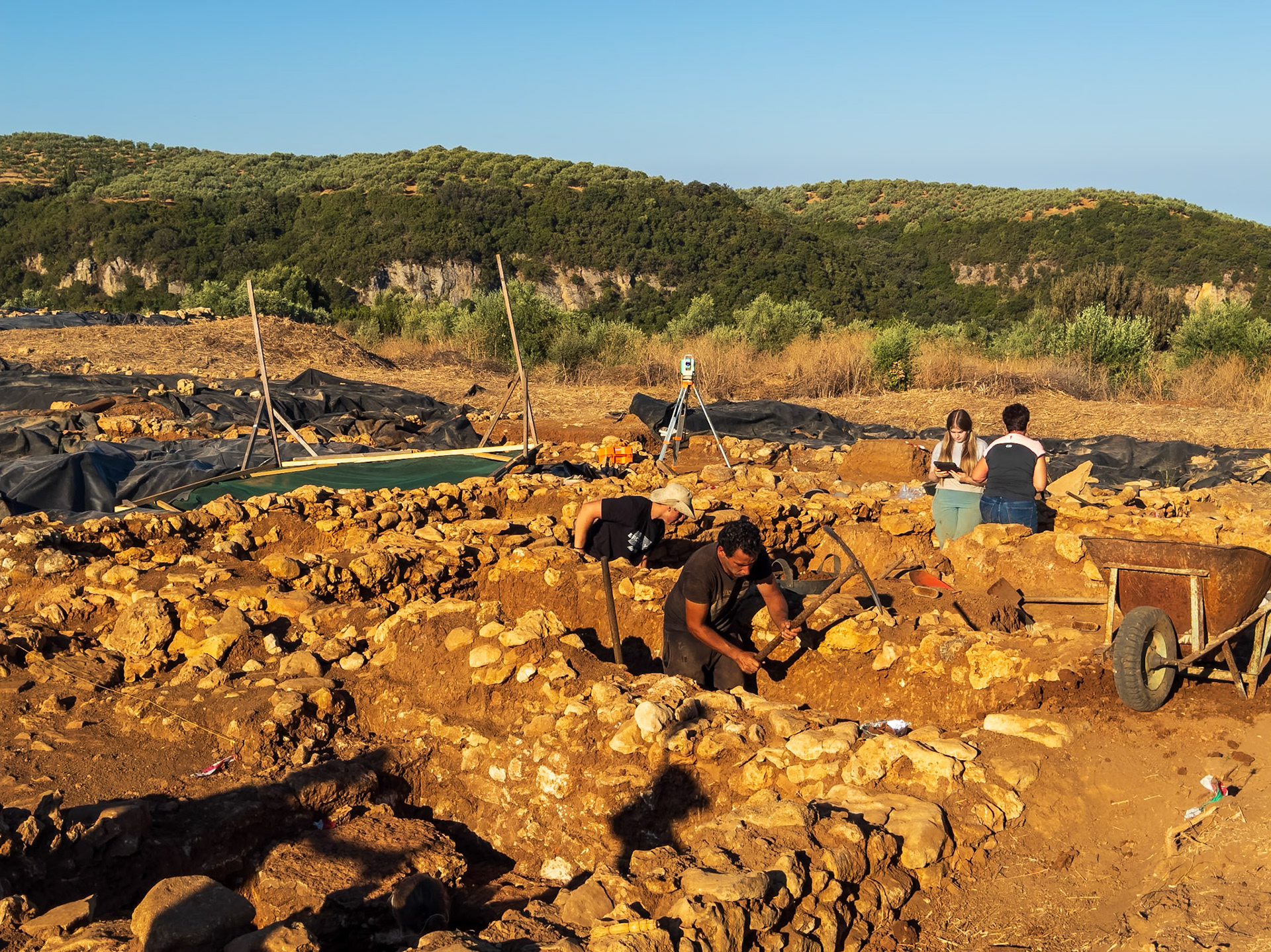 Iklaina Archaelogical Trip 2024 - Day 15 Trench N13b10β03