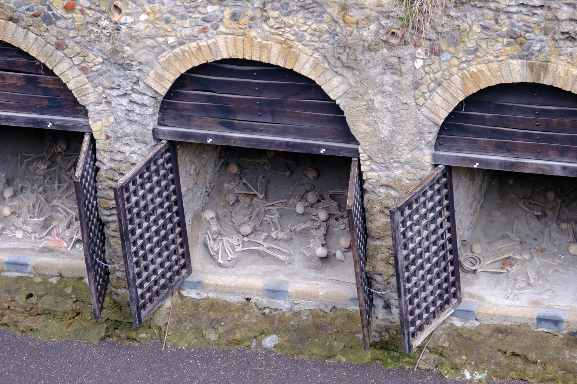 Naples 2024 - Herculaneum - Waiting for the rescue that never came