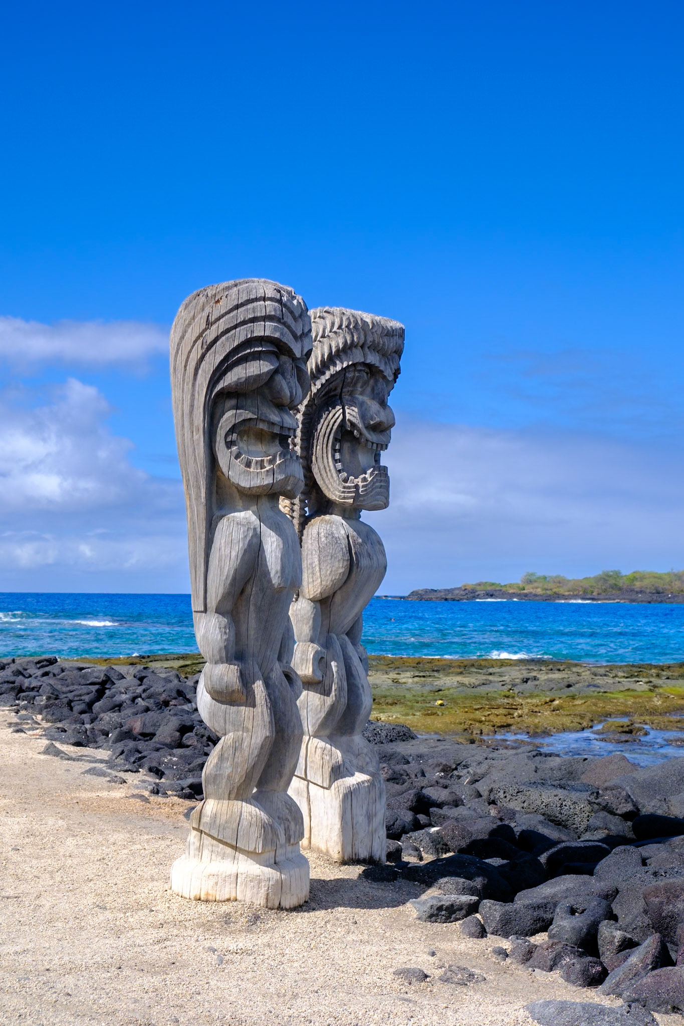 Pu’uhonua o Honaunau National Historic Park, Kiei &amp; Hālō, representations of the akua Kāne and Kanaloa