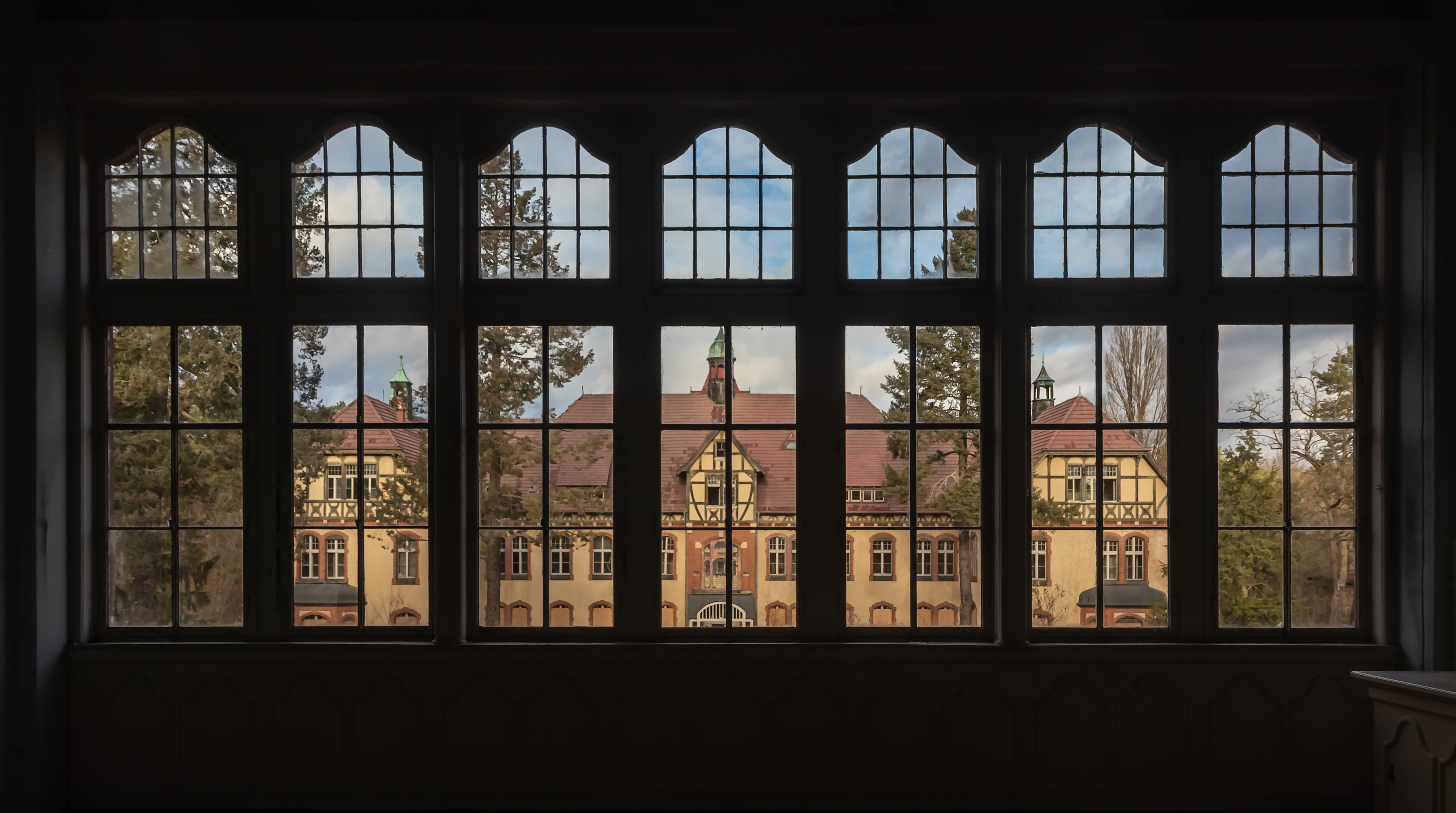 Blick zum Verwaltungsgebäude