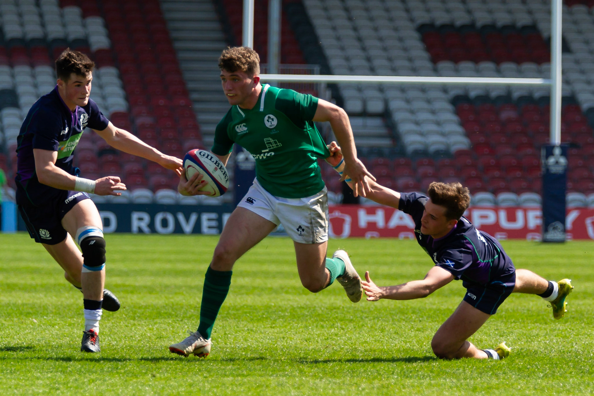 Irish wing makes it through the Scottish 3/4 at 6Nations U18 rugby April 2019
