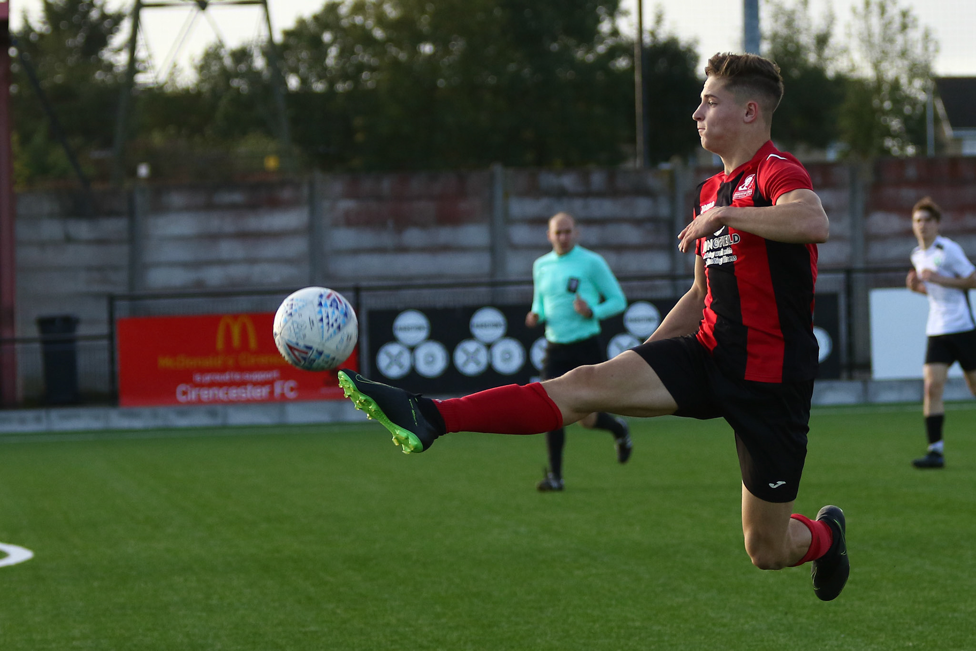 Cirencester U17 forward controls through ball on his toe