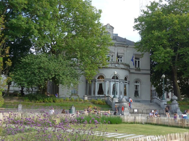 le quartier, Place Fernand Cocq