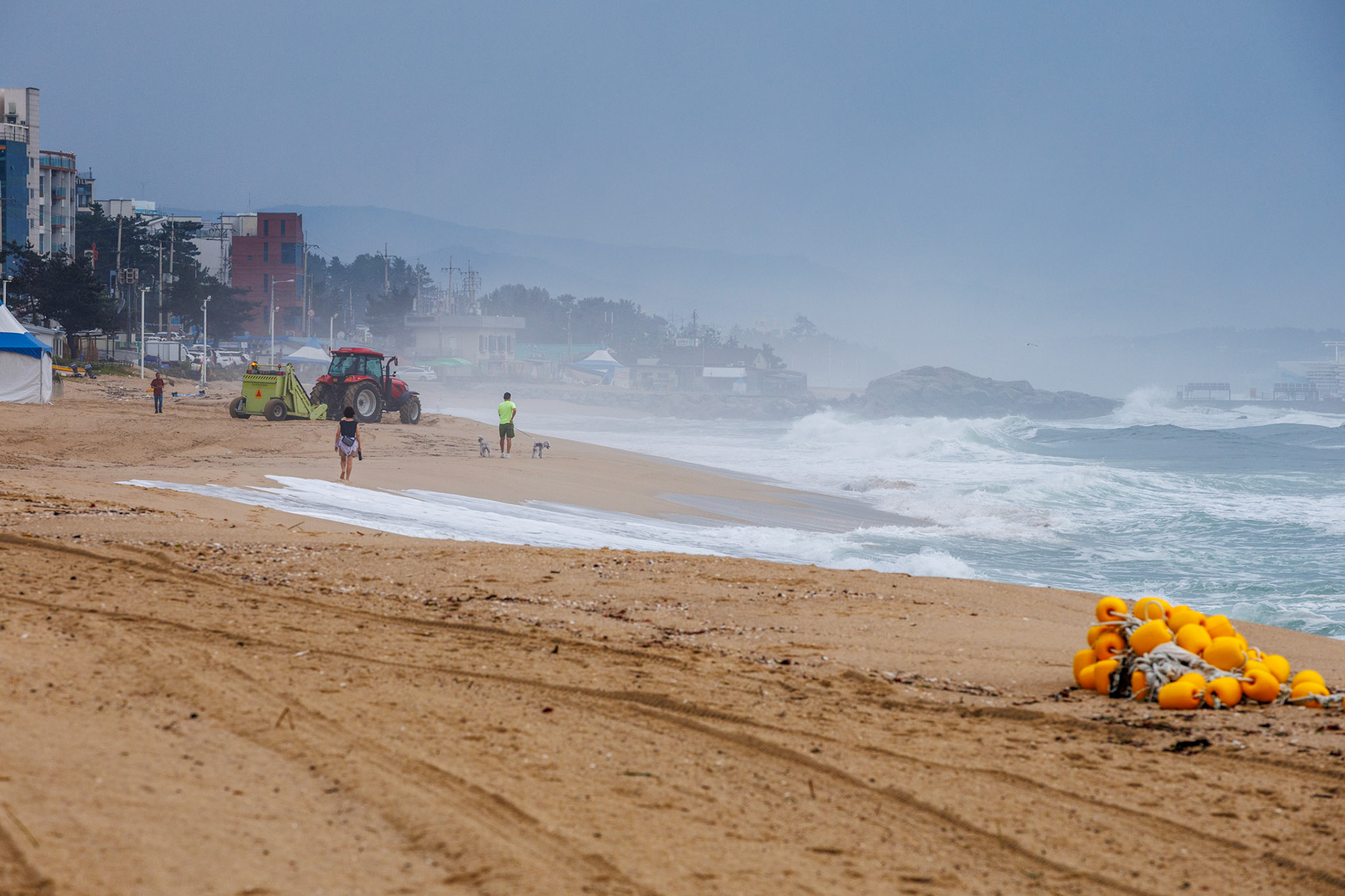 A sand cracker from beach cleaning company collects trash from the sand at Gyeongpo Beach in Gangneung, Gangwon Province, South Korea, August 12, 2023. Tropical Typhoon Kanun caused heavy rain and strong winds in most parts of the country from the 9th to the 11th. In Gangwon-do, a very strong wind blew with a maximum instantaneous wind speed of more than 80 km/h. The wave height in Gangwon-do is currently 1.5m to 4m. Matrix Images/Lee Kitae