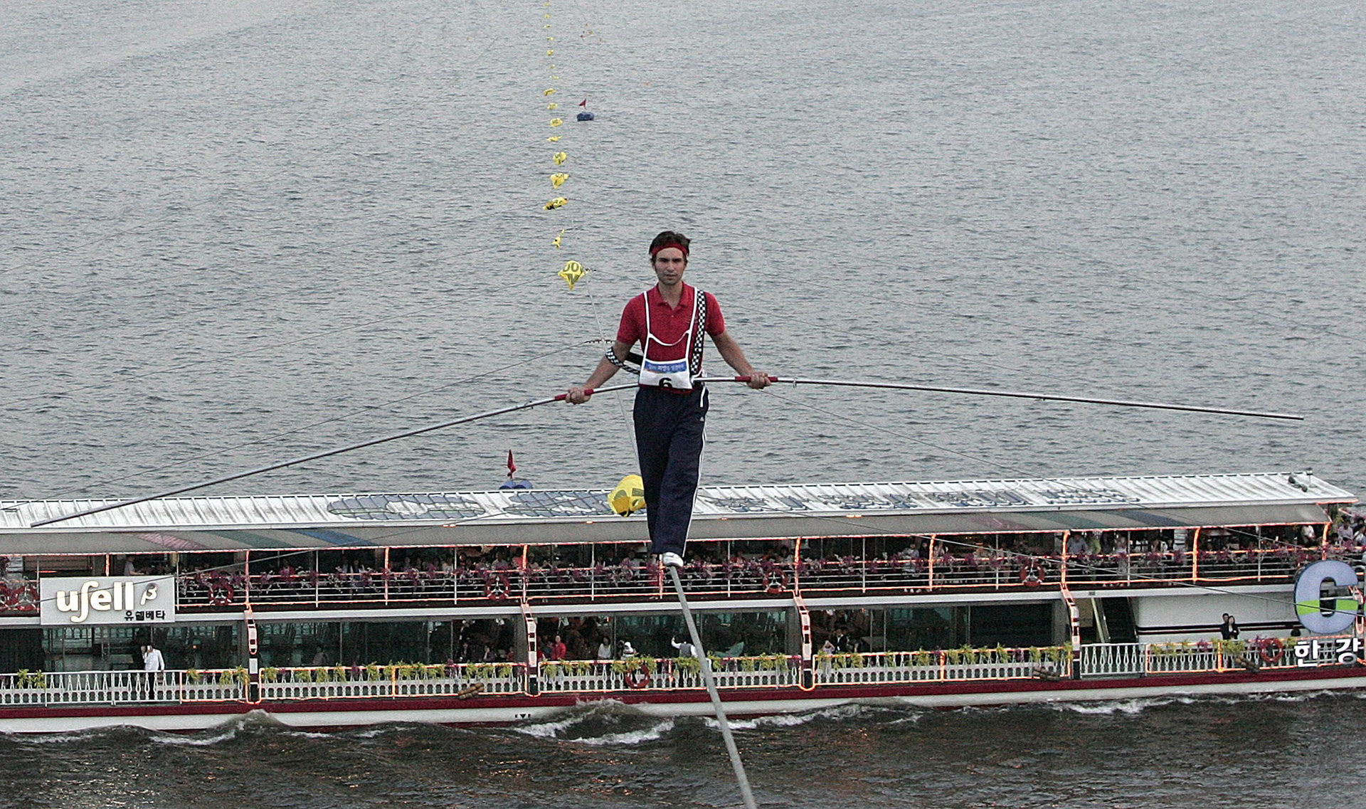 U.S.A. Alessandro Henry Wallenda-Zoppe balance walks on a wire of 1 kilometre across during the Han River during the 2009 Hangang Hith Wire World Championship as part of the Hi Seoul Festival 2009 in Seoul, South Korea, 09 May 2009.