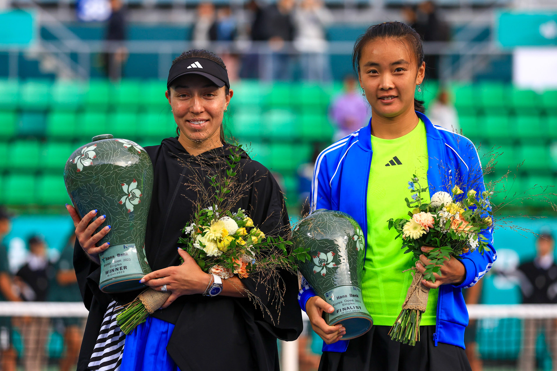 Jessica Pegula of the United States (L) celebrates with the winning cup after the singles final match against Yue Yuan of China (R) at the 2023 WTA Korea Open tennis tournament at the Olympic Park Tennis Court in Seoul, South Korea, October 15, 2023. Matrix Images / Lee Kitae