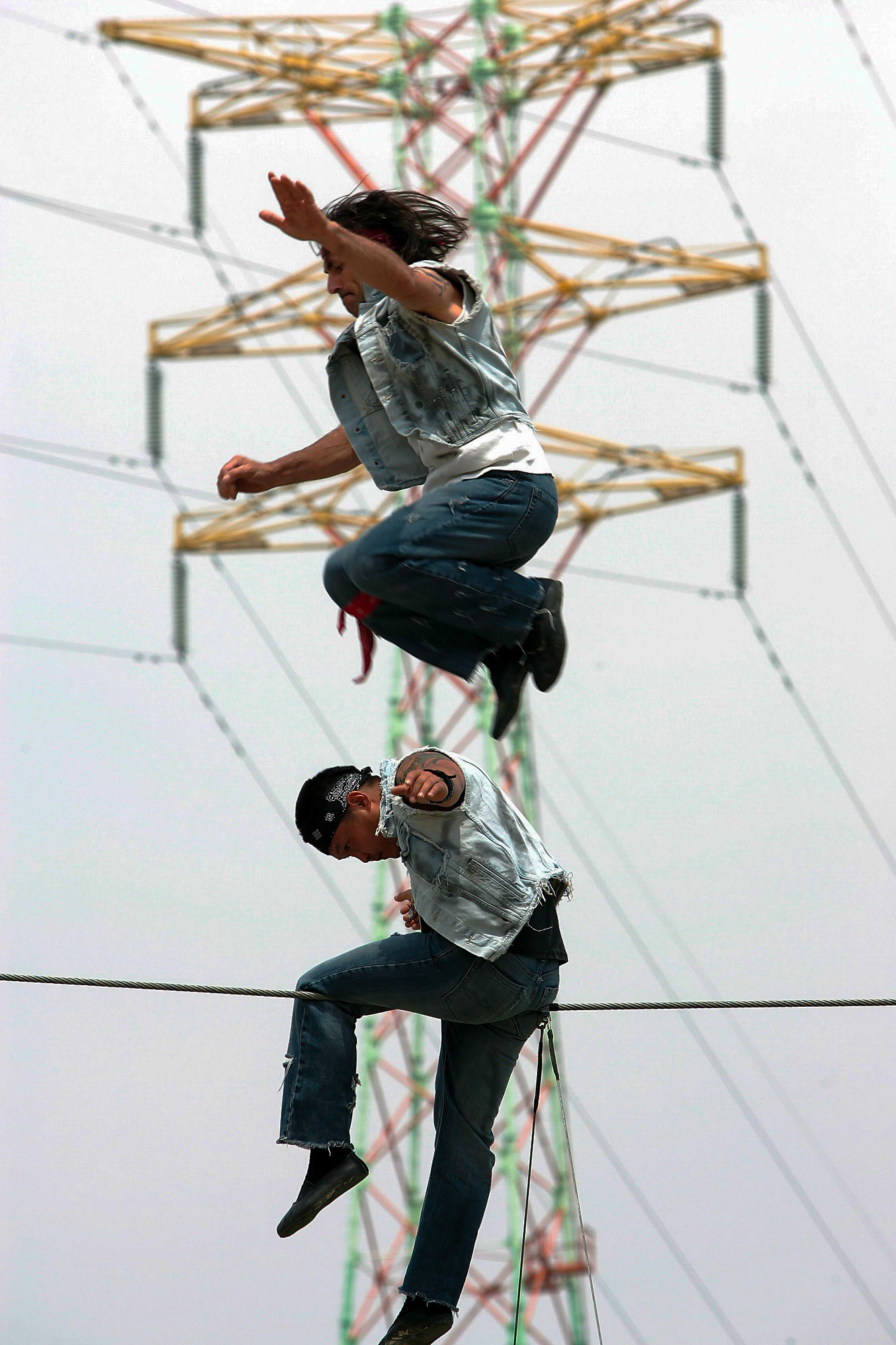 Swiss Alfred Nock Junior (top) and Mongolian Myagmarsaikhan Mijiddori (bottom) perform in the 10m length rope artistry during the World High Wire Championships in Seoul, South Korea, 10 May 2009.