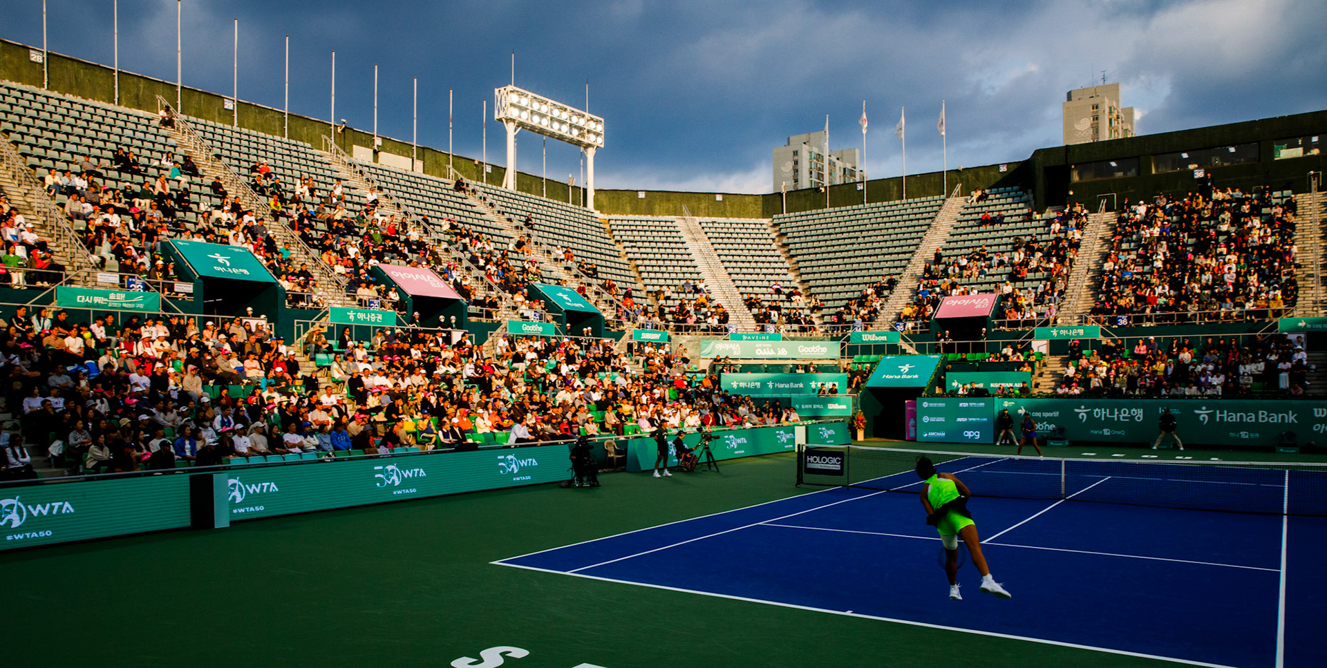 Yue Yuan of China servers to Jessica Pegula of the United States during their round of singles final match at the Hana Bank Korea Open Tennis Tournament at the Olympic Park Tennis Court in Seoul, South Korea, on October 15, 2023. Matrix Images / Lee Kitae