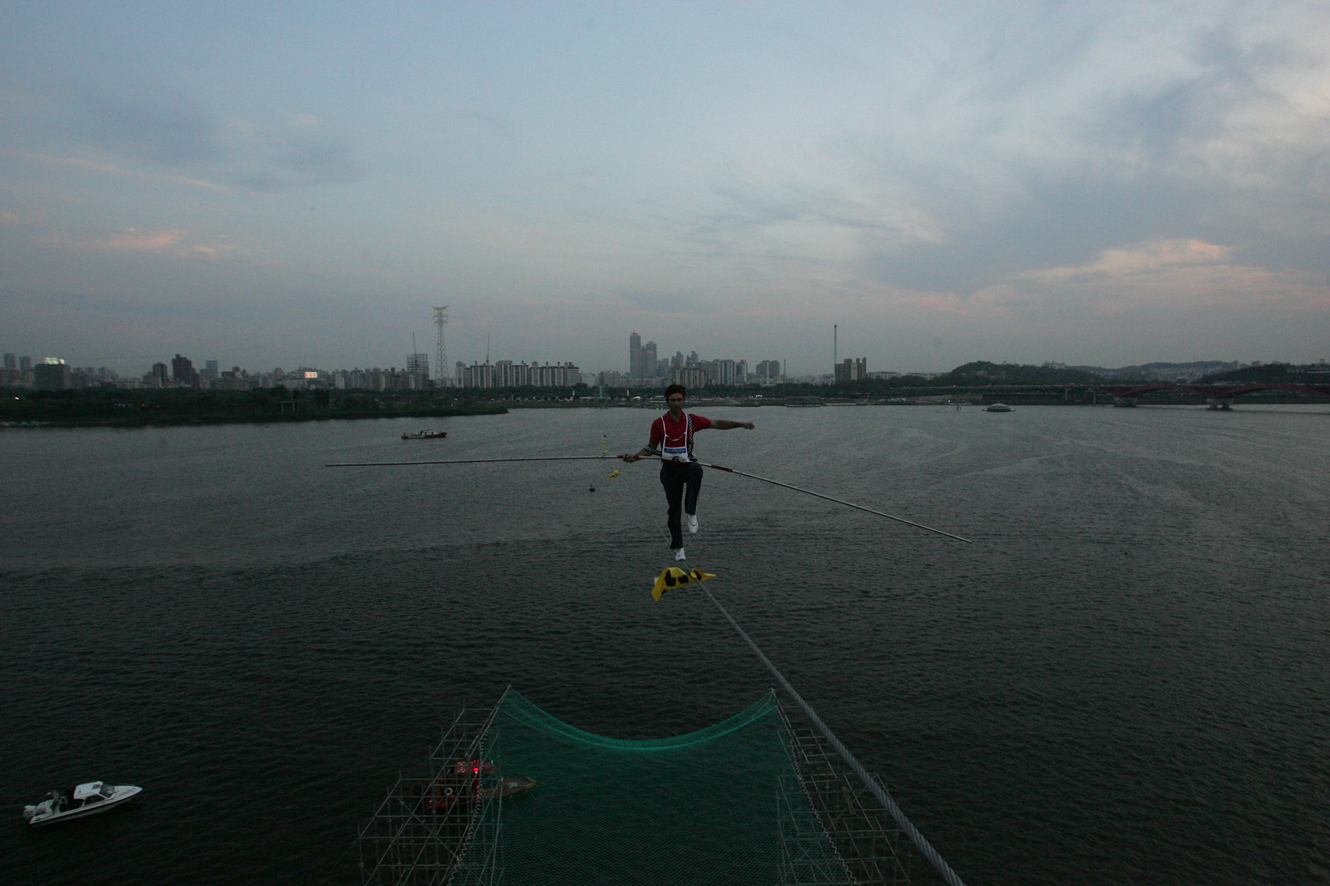 Han River during the 2009 Hangang Hith Wire World Championship as part of the Hi Seoul Festival 2009 in Seoul, South Korea, 09 May 2009.