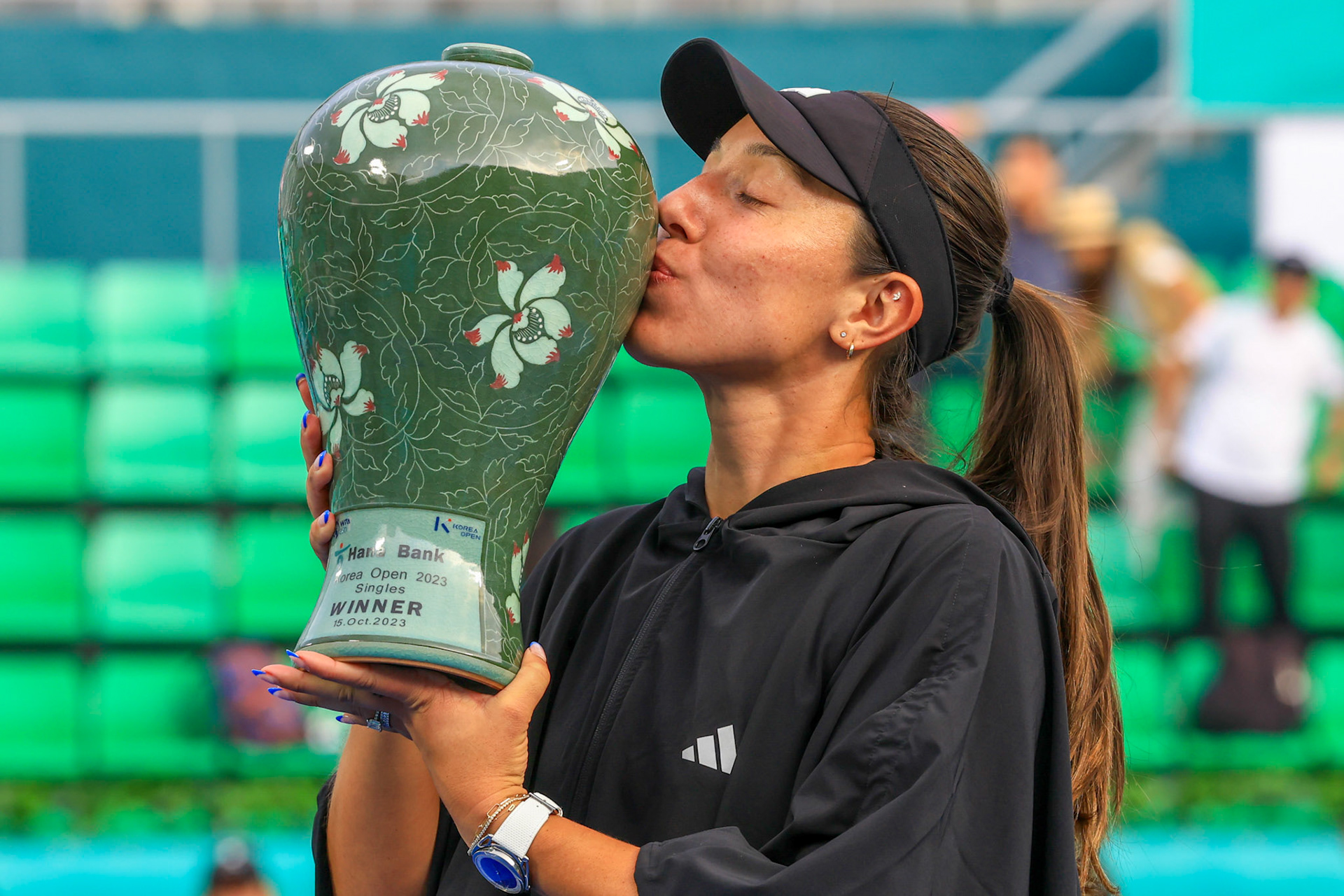 Jessica Pegula of the United States poses the champion’s trophy after winning singles final match at the Hana Bank Korea Open Tennis Tournament at the Olympic Park Tennis Court in Seoul, South Korea, on October 15, 2023. Matrix Images / Lee Kitae