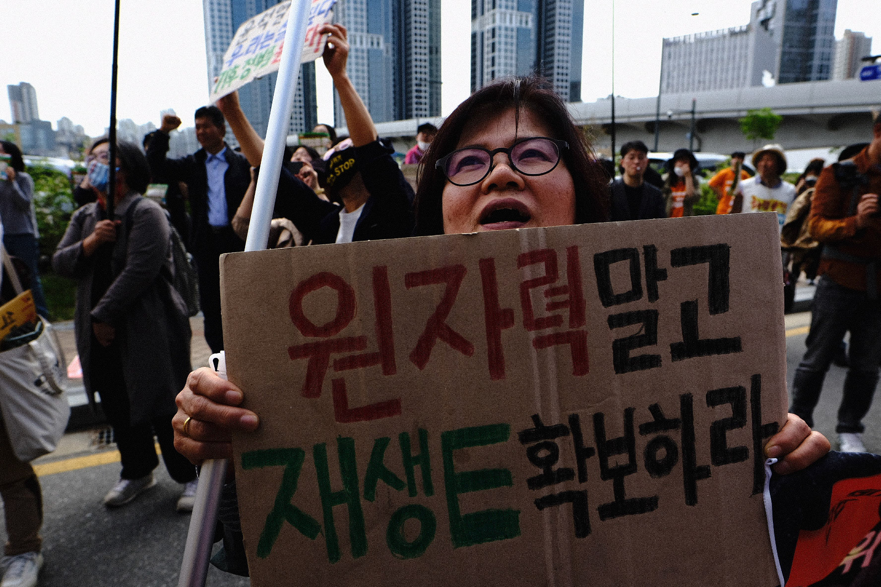 414 Climate Justice protesters march in front of the Sejong Government Complex in Sejong, Republic of Korea, April 14, 2023. Matrix Images/Lee Kitae