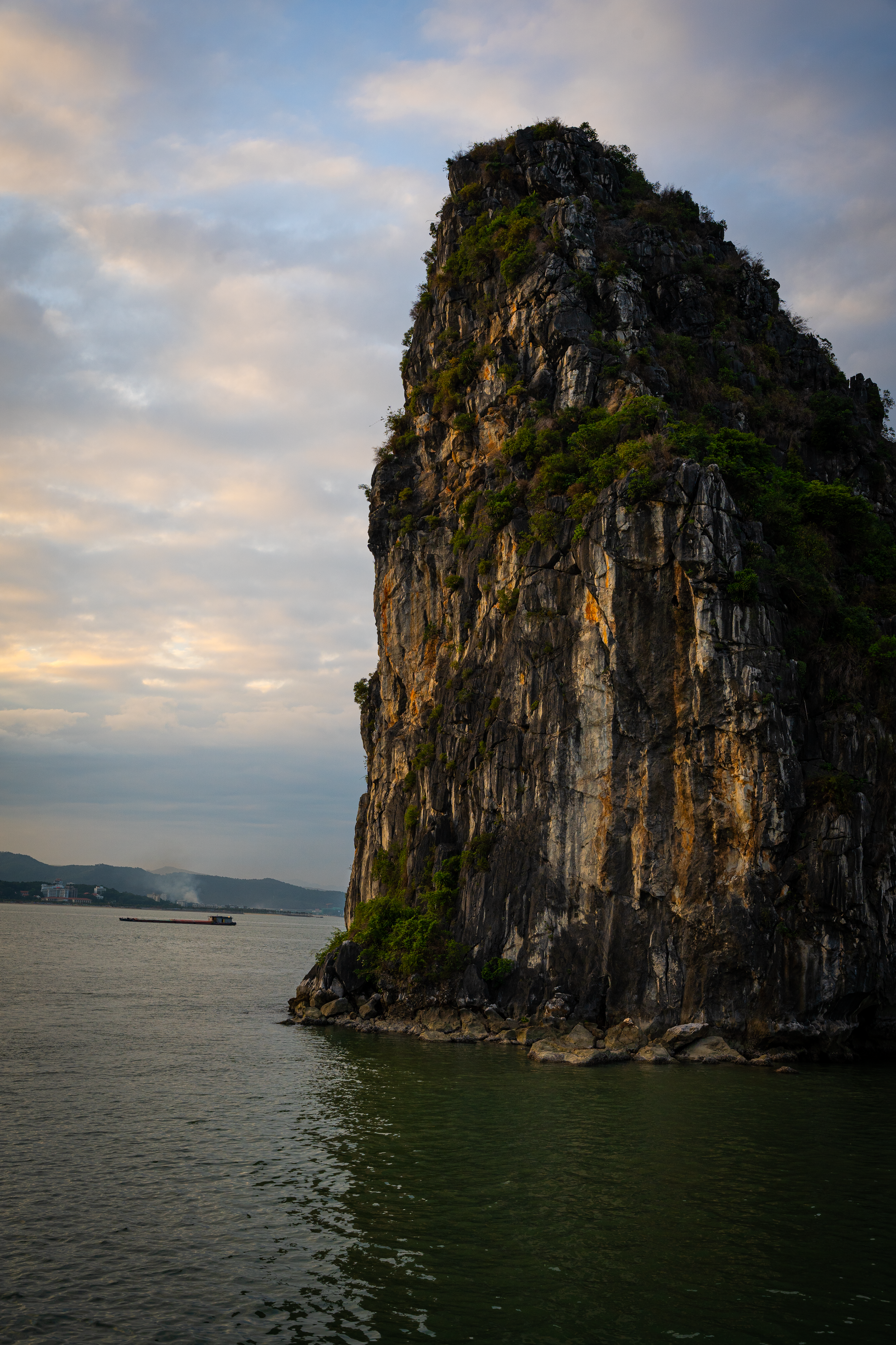 Sunset on our way back from Hạ Long Bay.