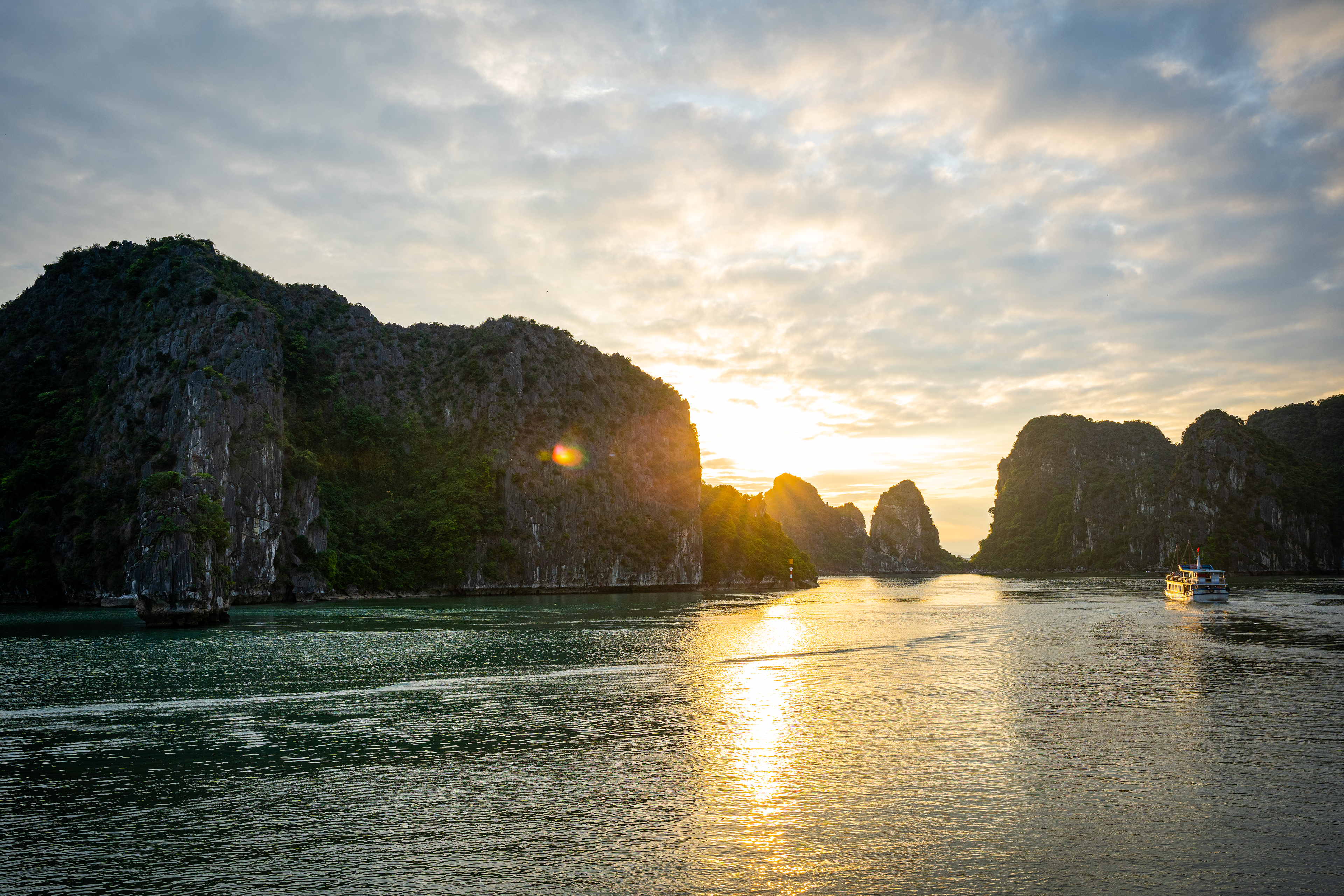 Sunset on our way back from Hạ Long Bay.