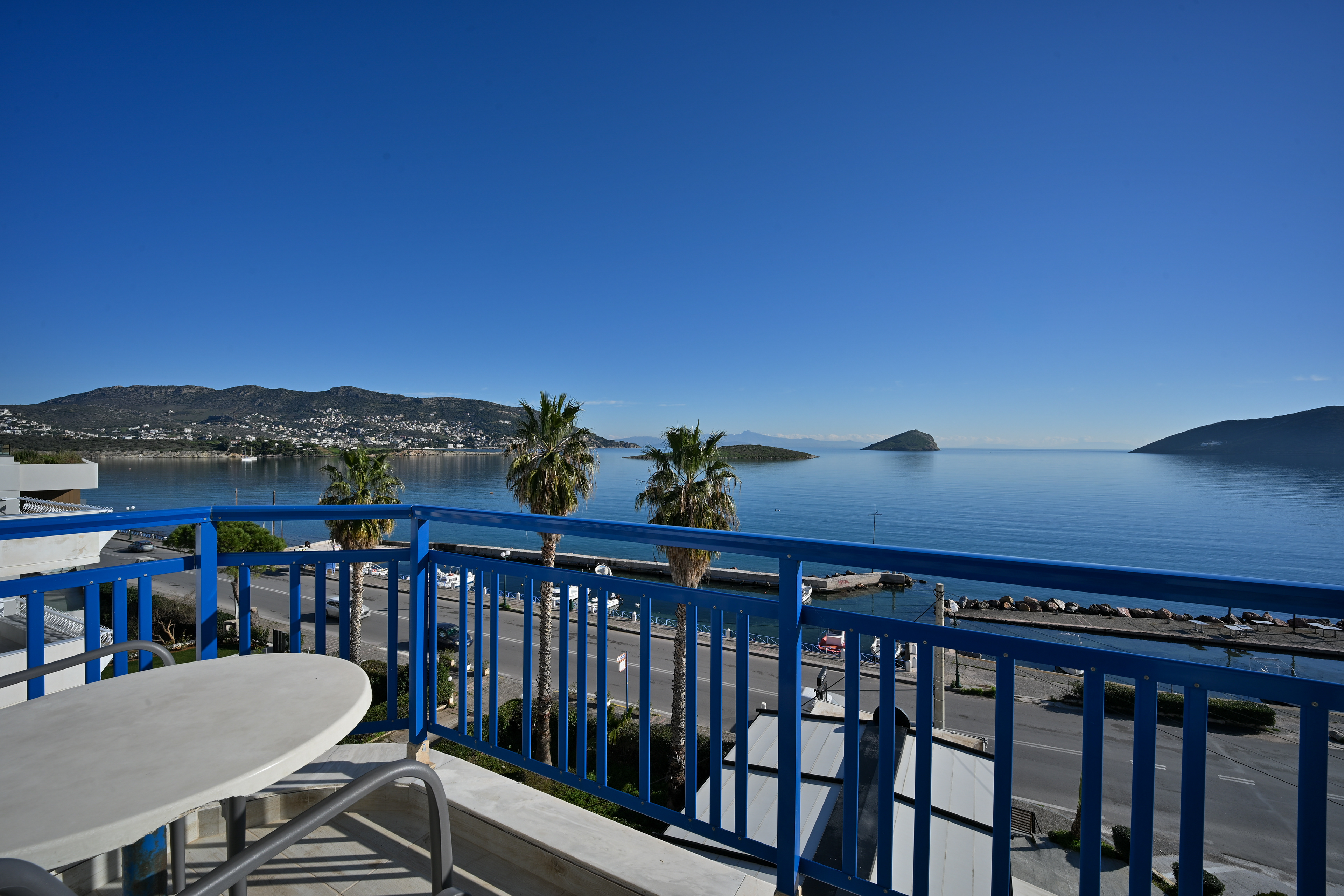 Minimal Hotel in Porto Rafti