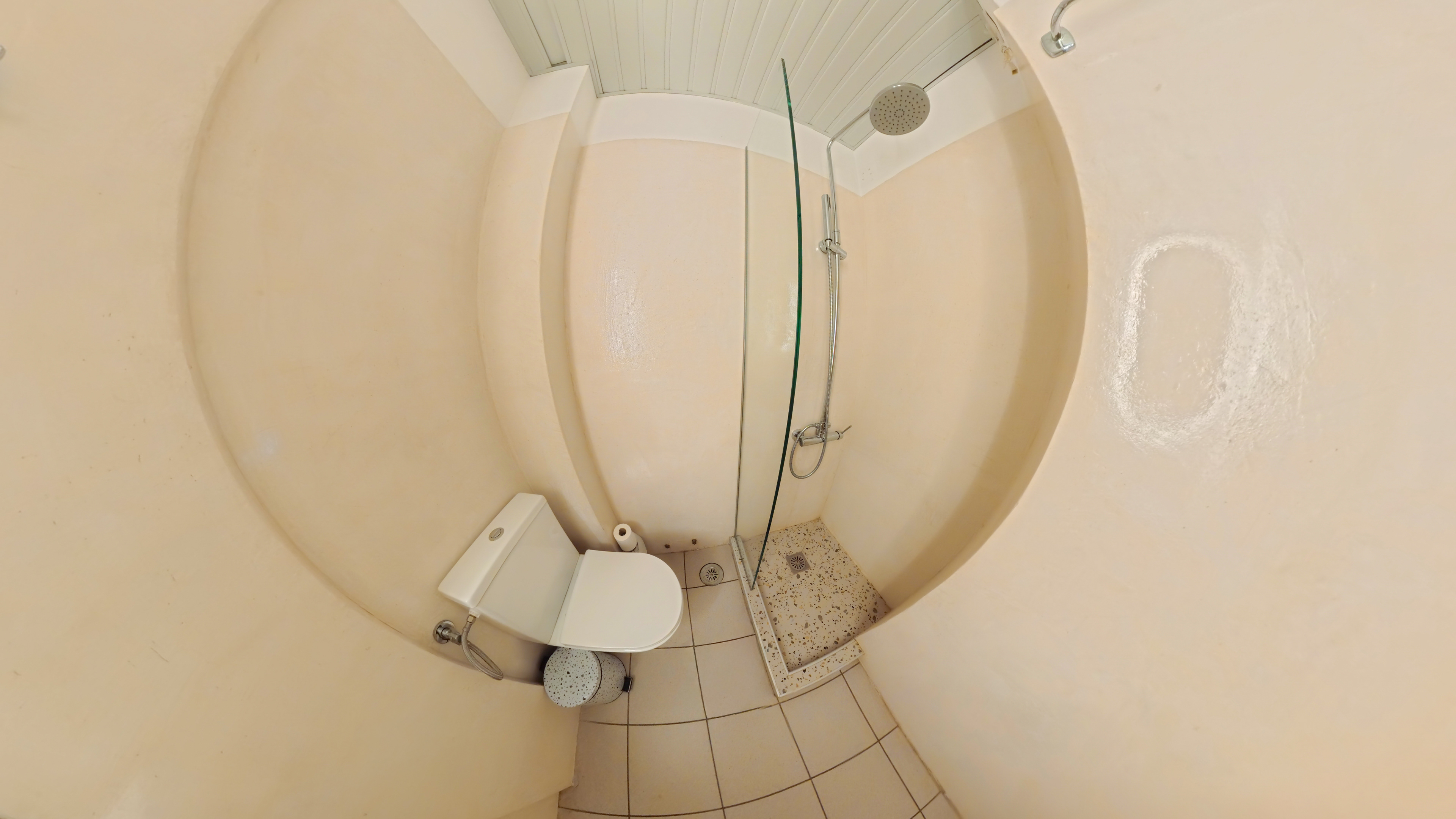 Minimal Hotel in Porto Rafti