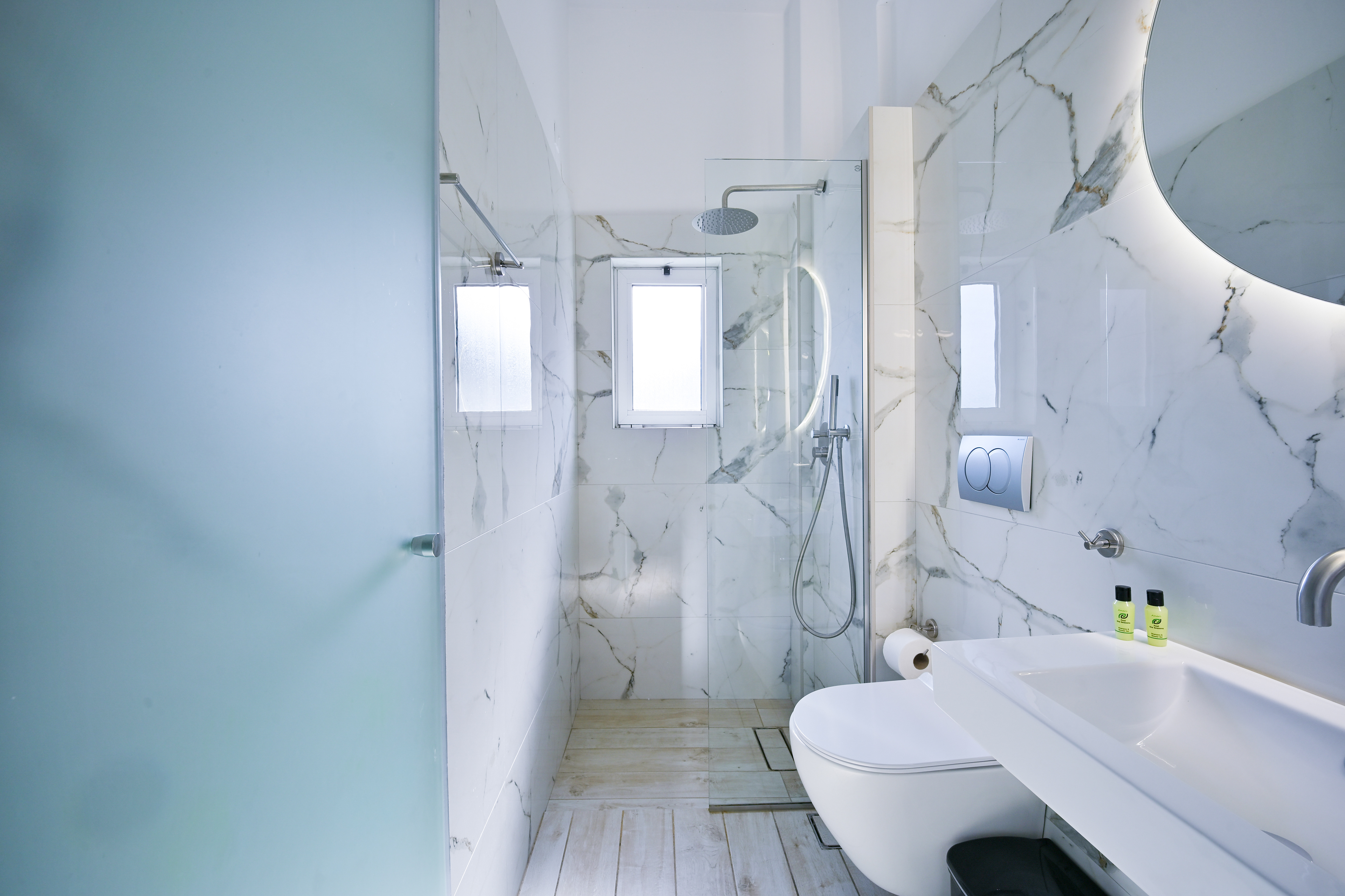 Minimal Hotel in Porto Rafti