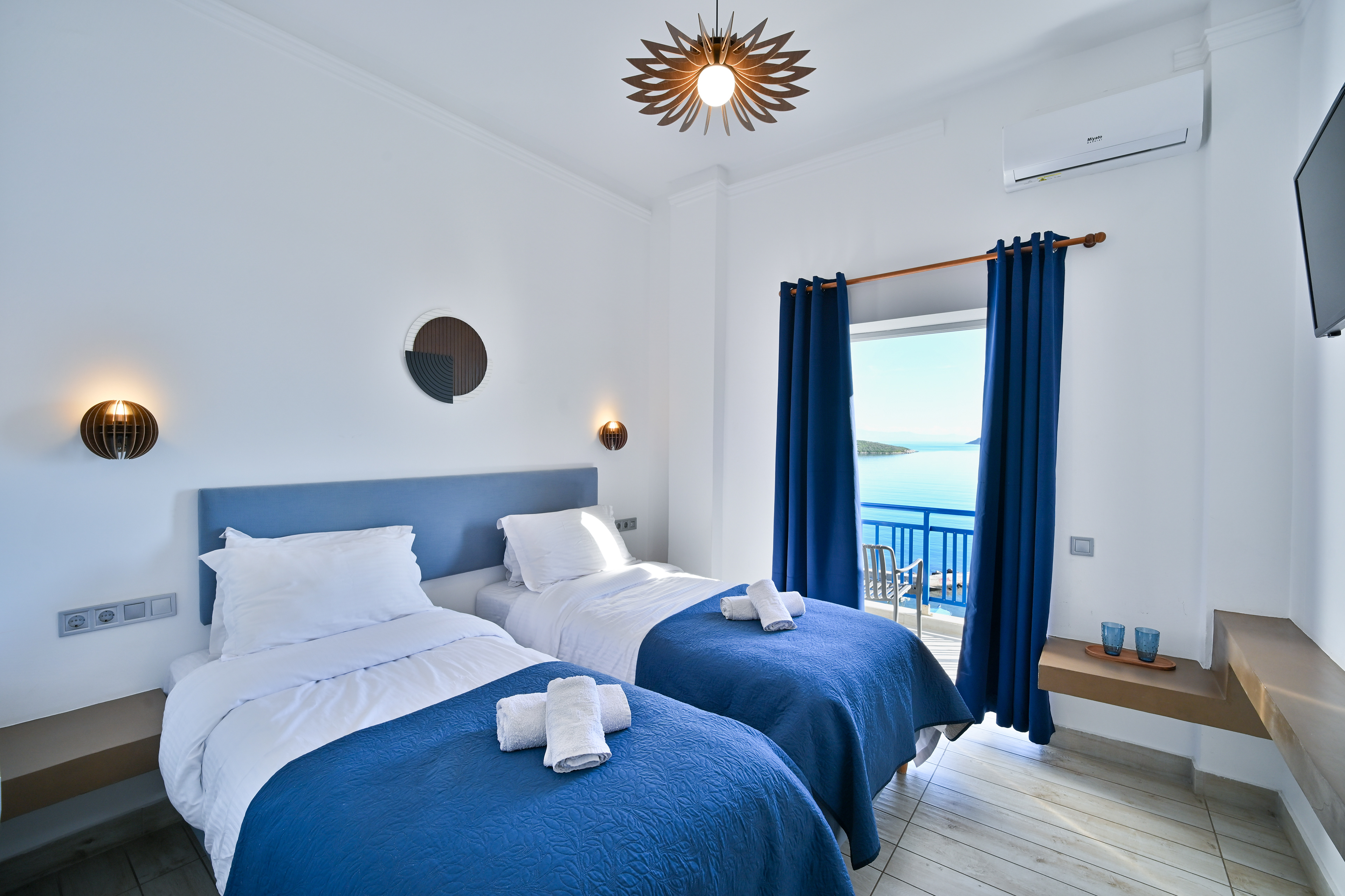 Minimal Hotel in Porto Rafti