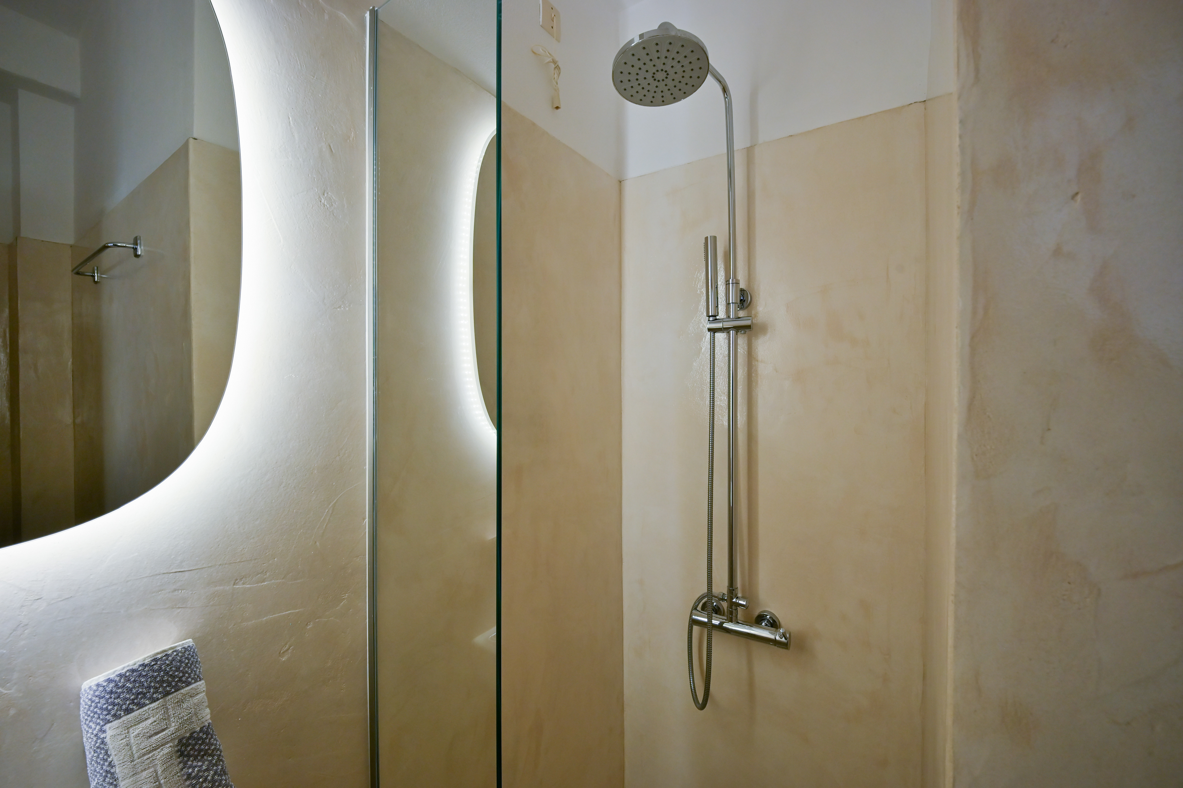 Minimal Hotel in Porto Rafti