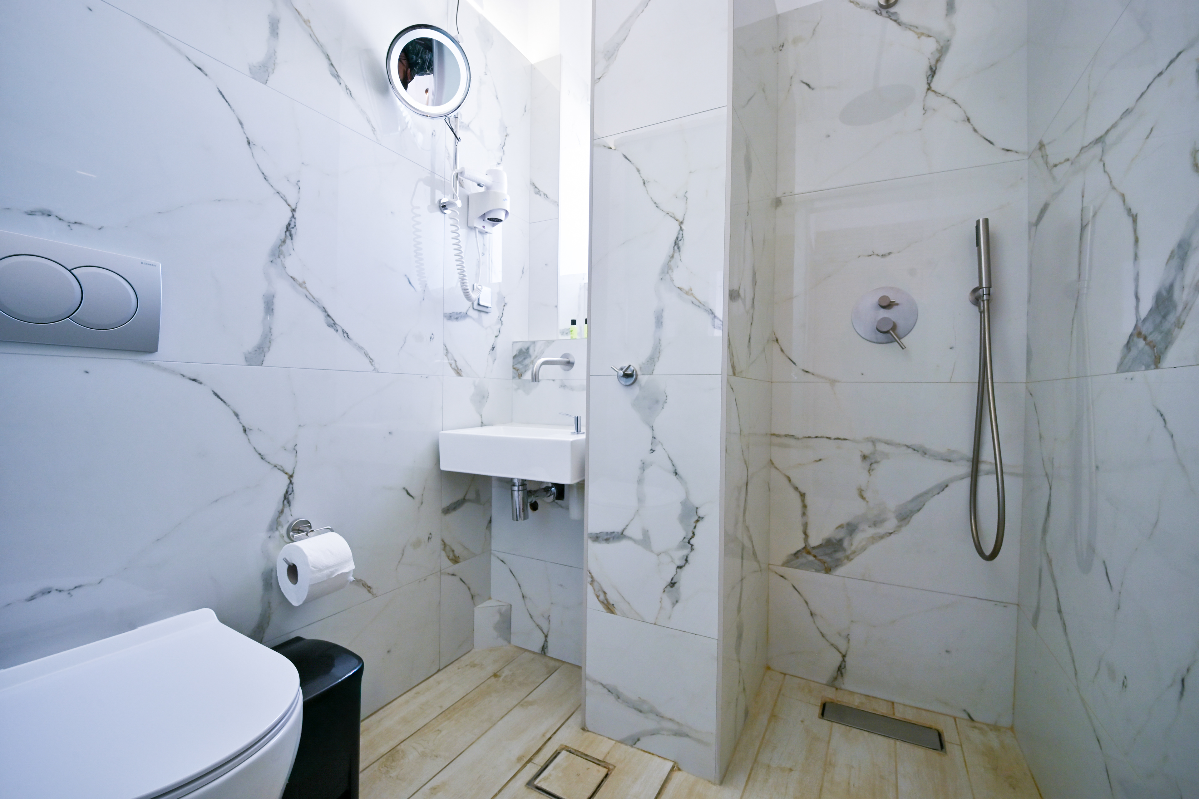 Minimal Hotel in Porto Rafti