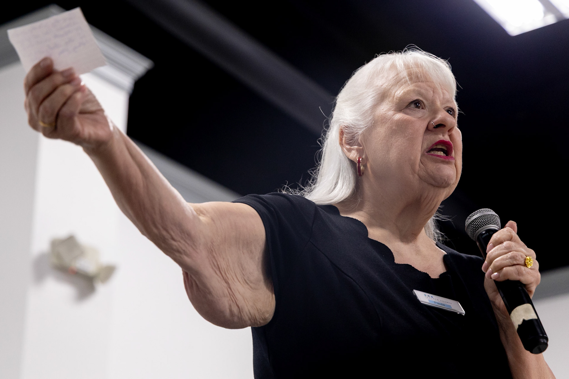 Paula Davis asks a question during the town hall put on by the Kentucky Citizens for Democracy (KCfD) group in Leitchfield, Ky. on Sept. 4, 2025 to discuss the Grayson County Detention center. Davis demanded reasoning behind the negative treatment of detainees, especially women, being kept in the detention center.